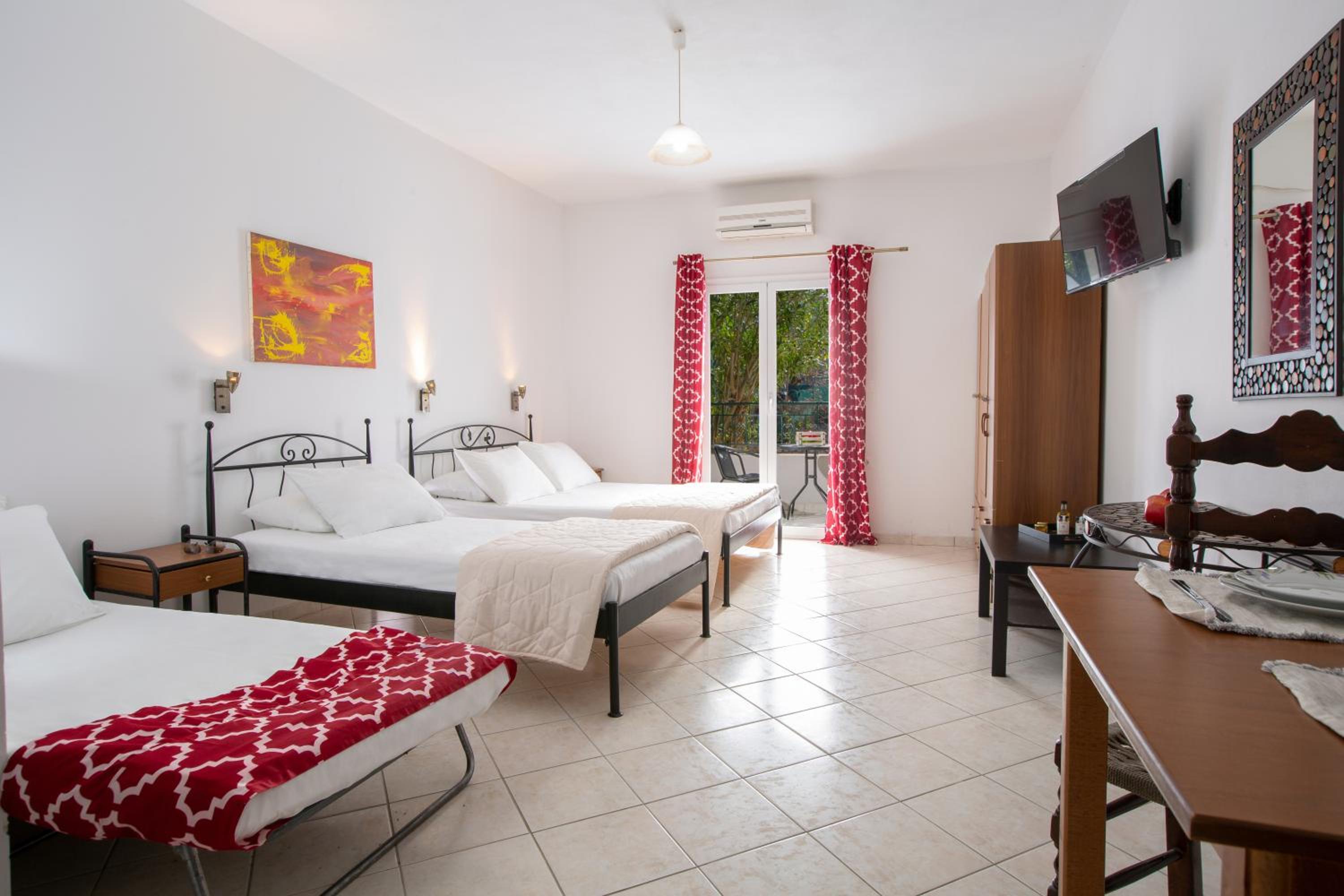 Spacious Studios Lefkada Mountain View Near Beach