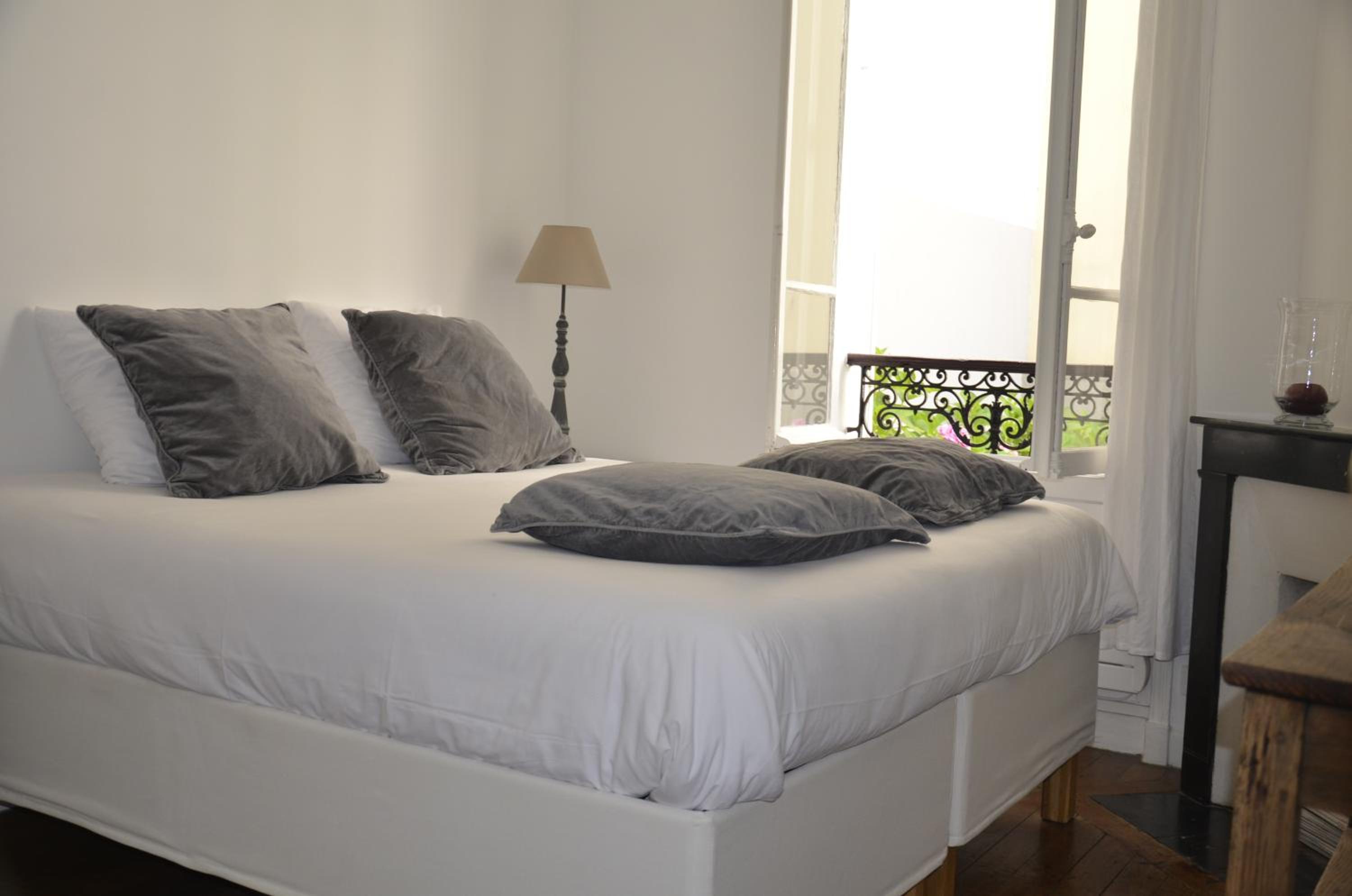 La Cour du 5ème Chambre d'hôtes — 12