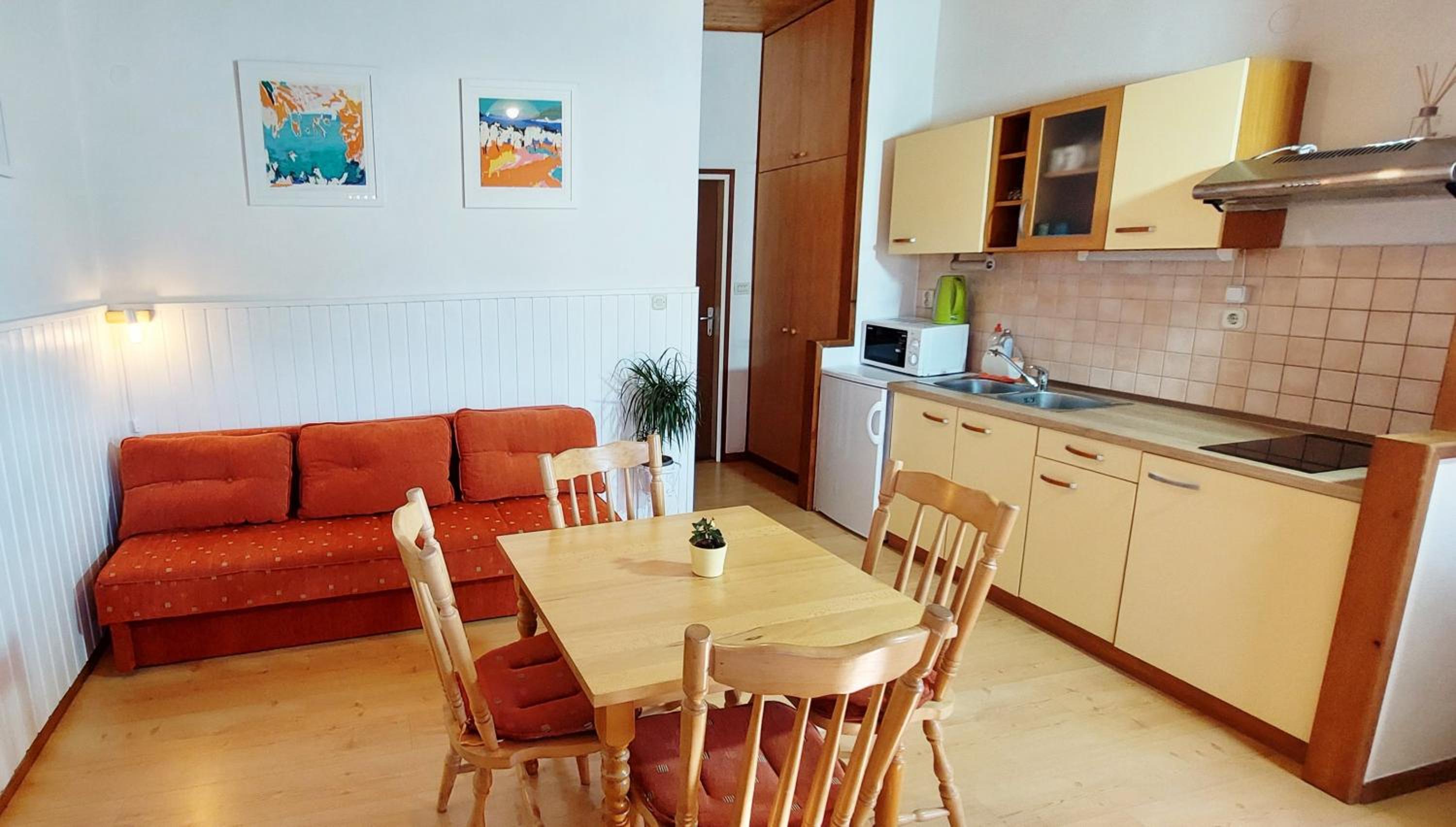 Apartments Mladen