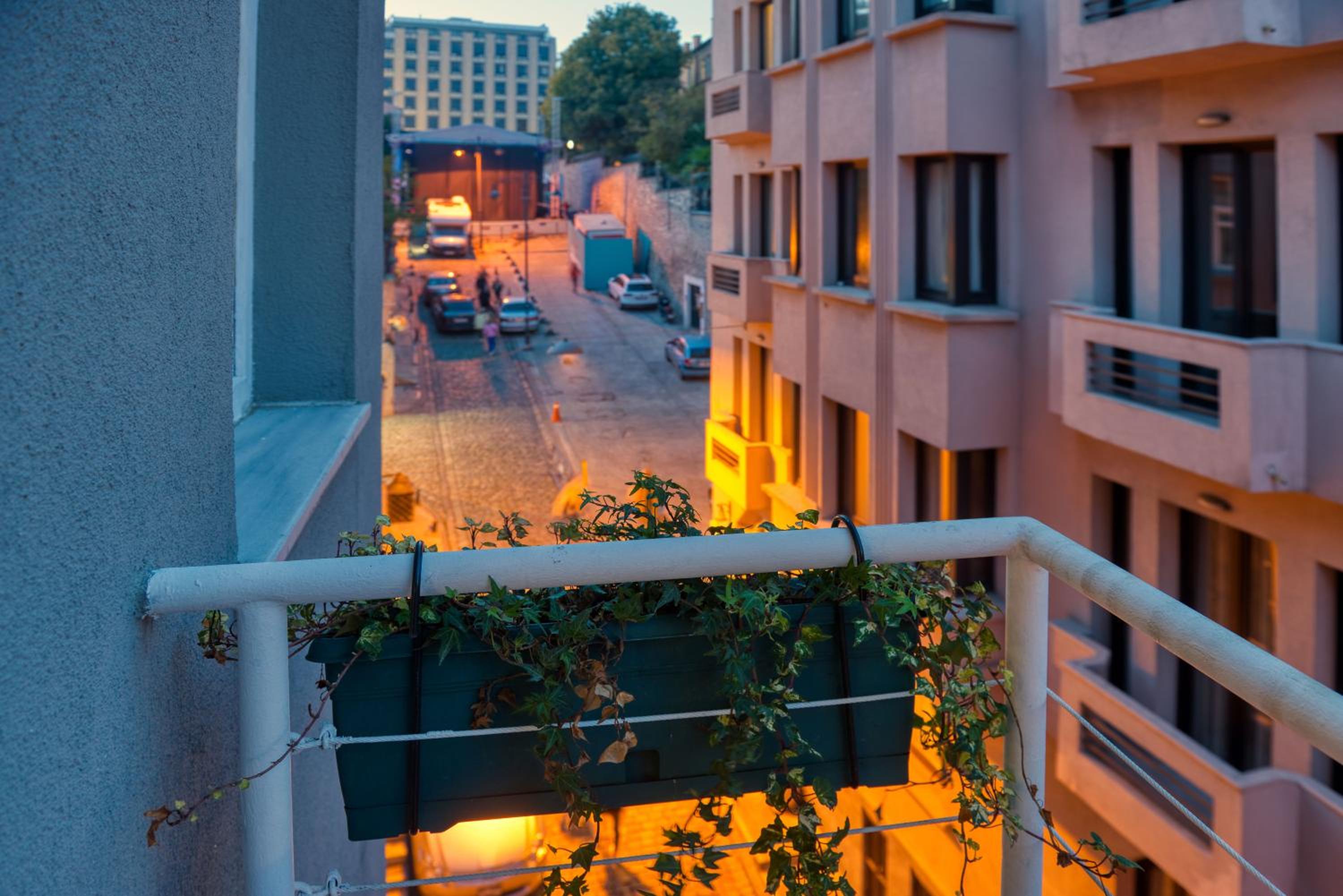 balcony