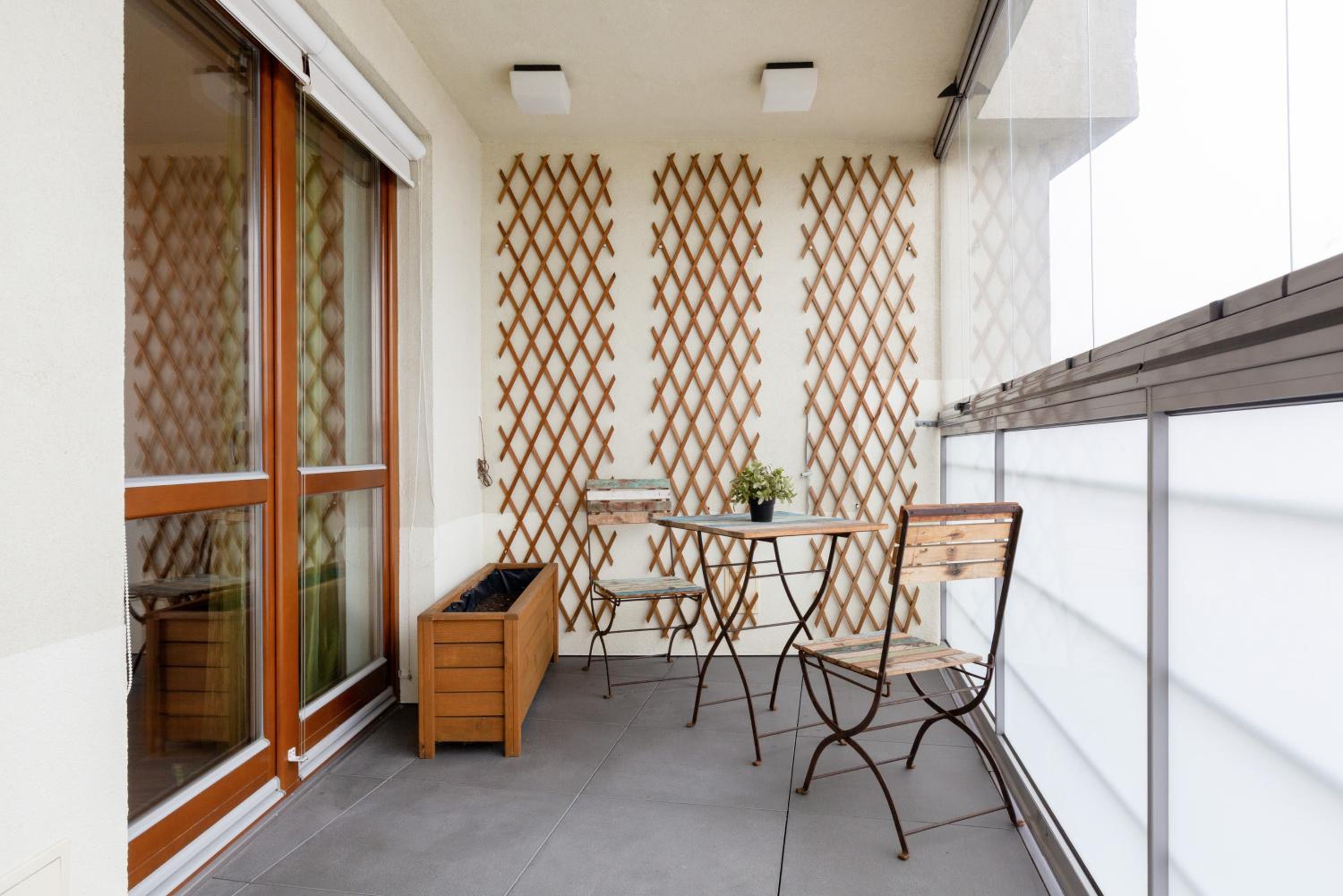 Metro Wierzbno Apartment by Renters view 4