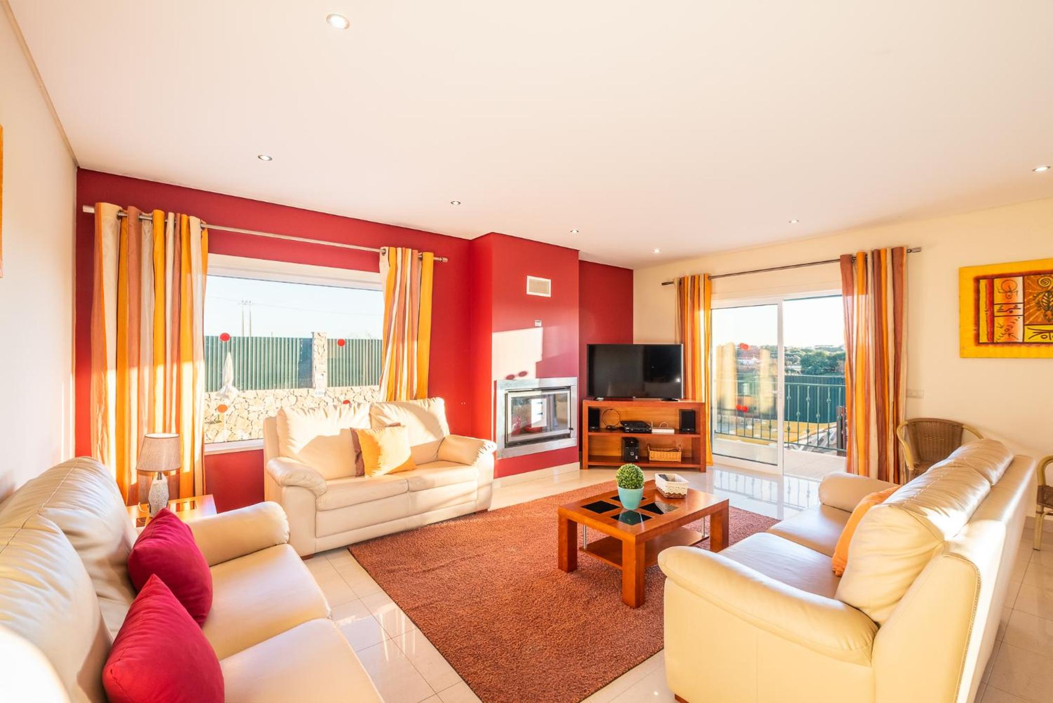 Villa Cordeiro - Heated Pool - Free wi-fi - Air Con