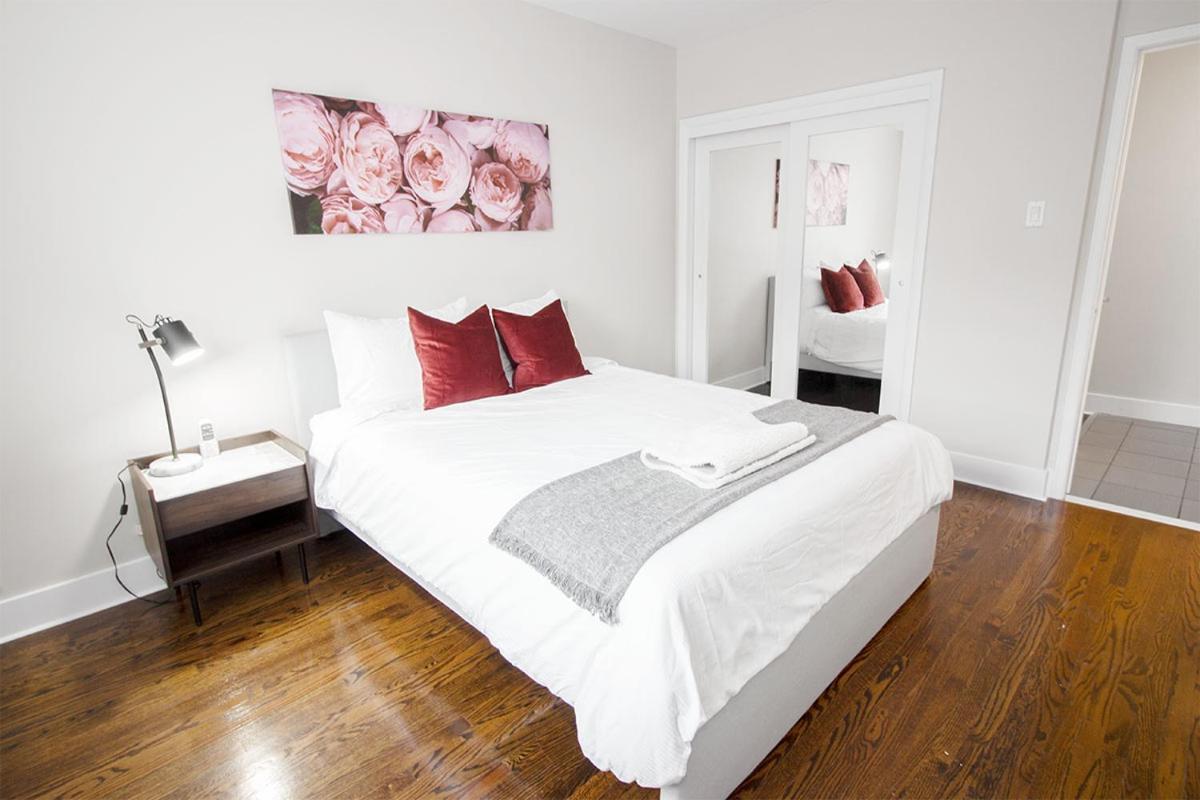 2-bedroom Suite on Corydon Ave, parking included! view 2