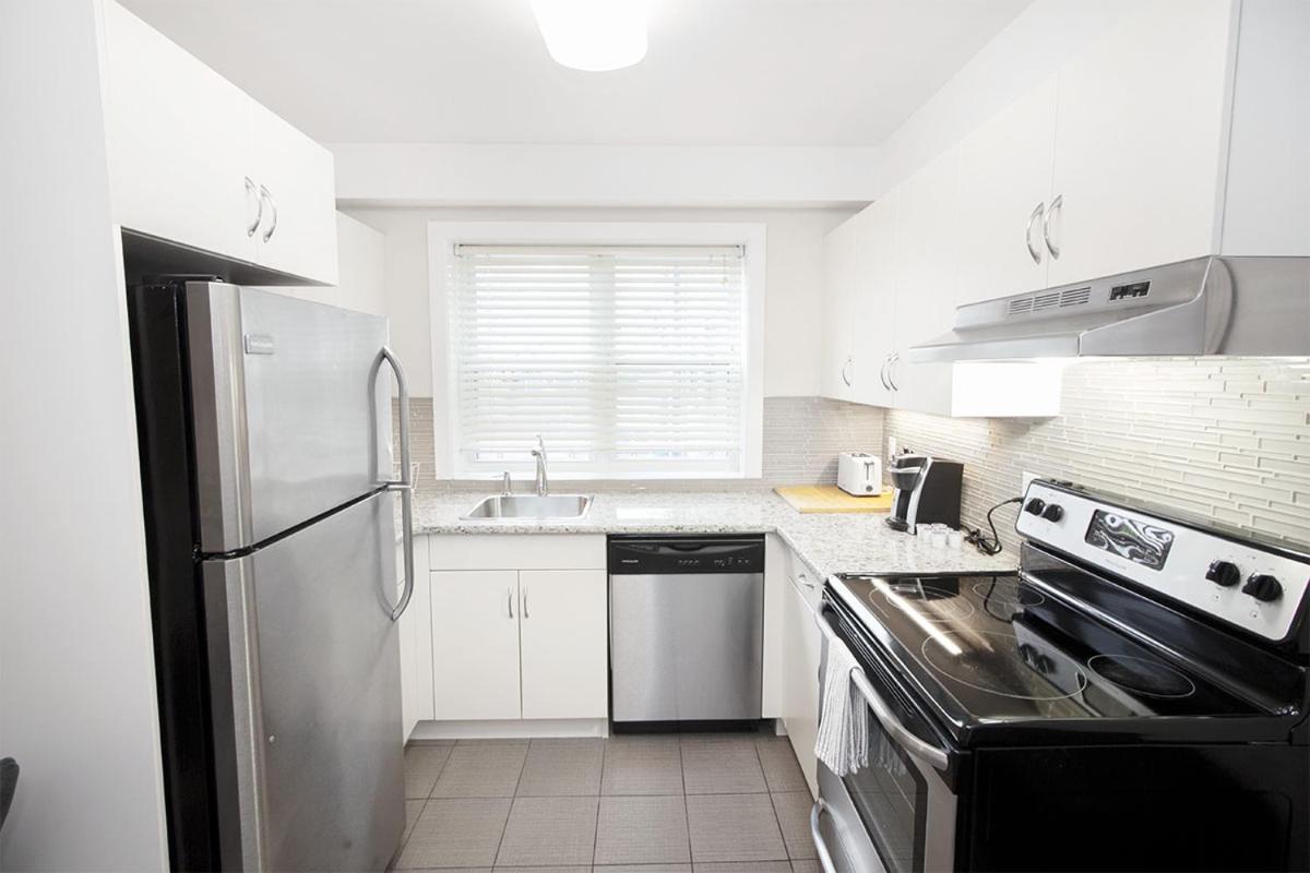 2-bedroom Suite on Corydon Ave, parking included!