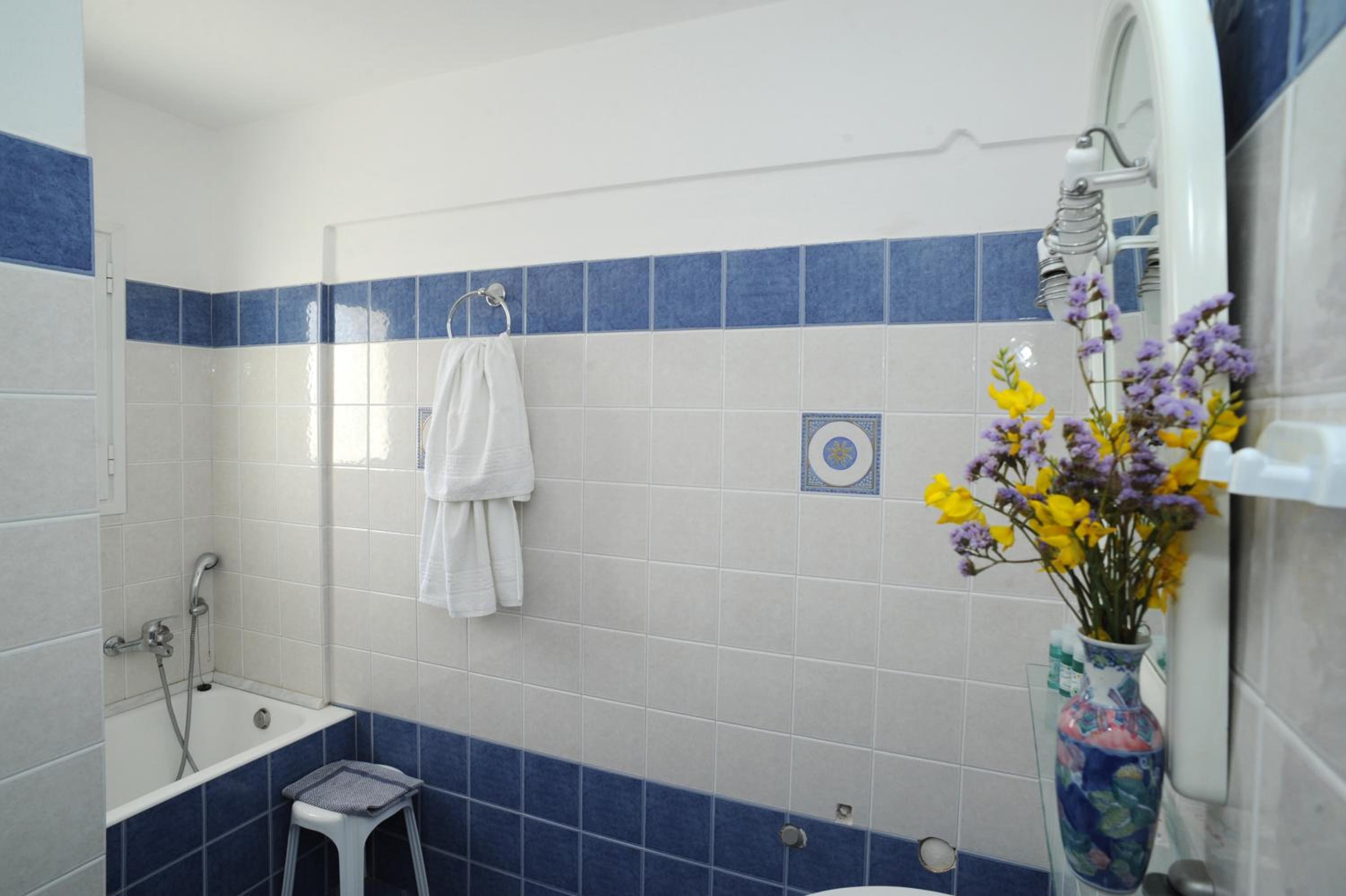 Noe Rooms