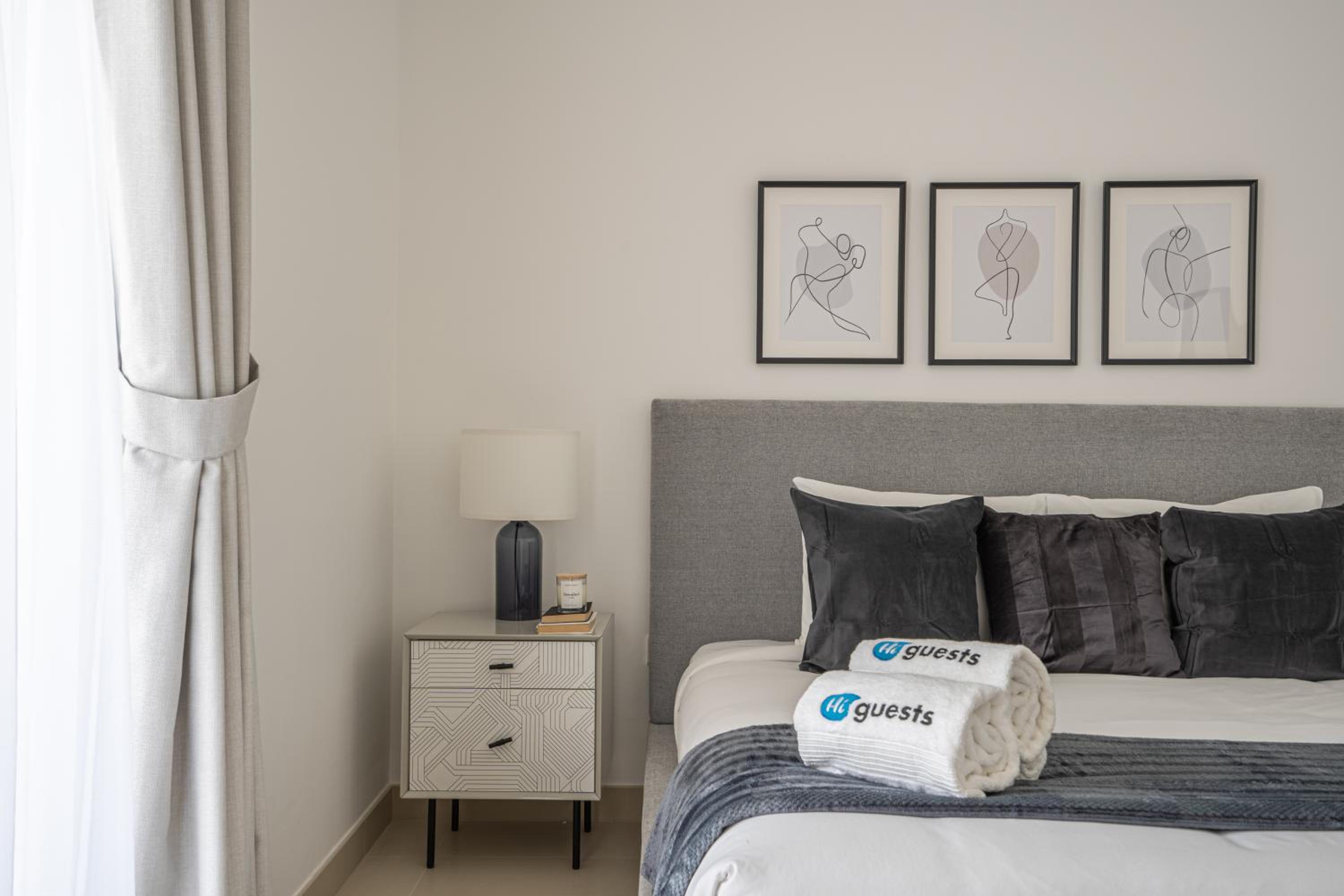 HiGuests - Artistic Apt with Balcony Overlooking Dubai Canal