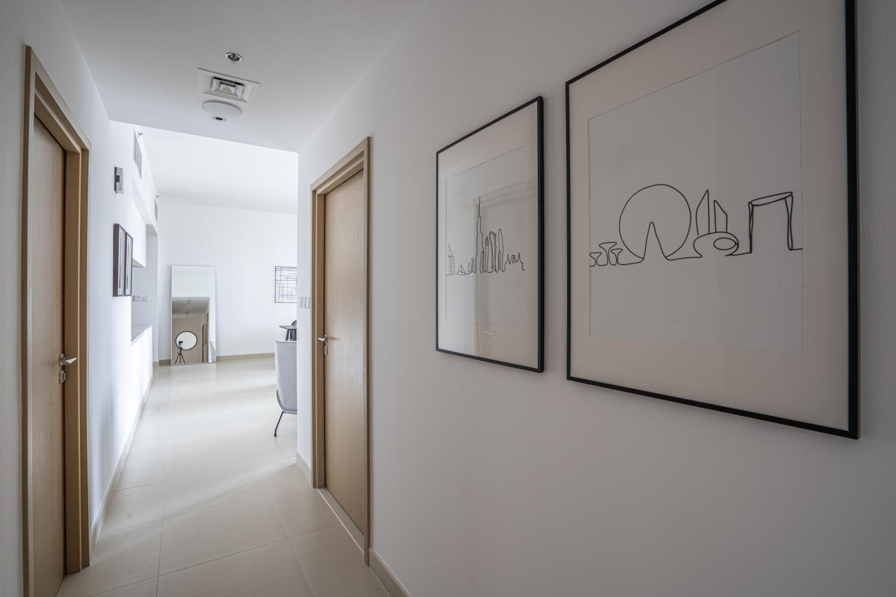 HiGuests - Artistic Apt with Balcony Overlooking Dubai Canal