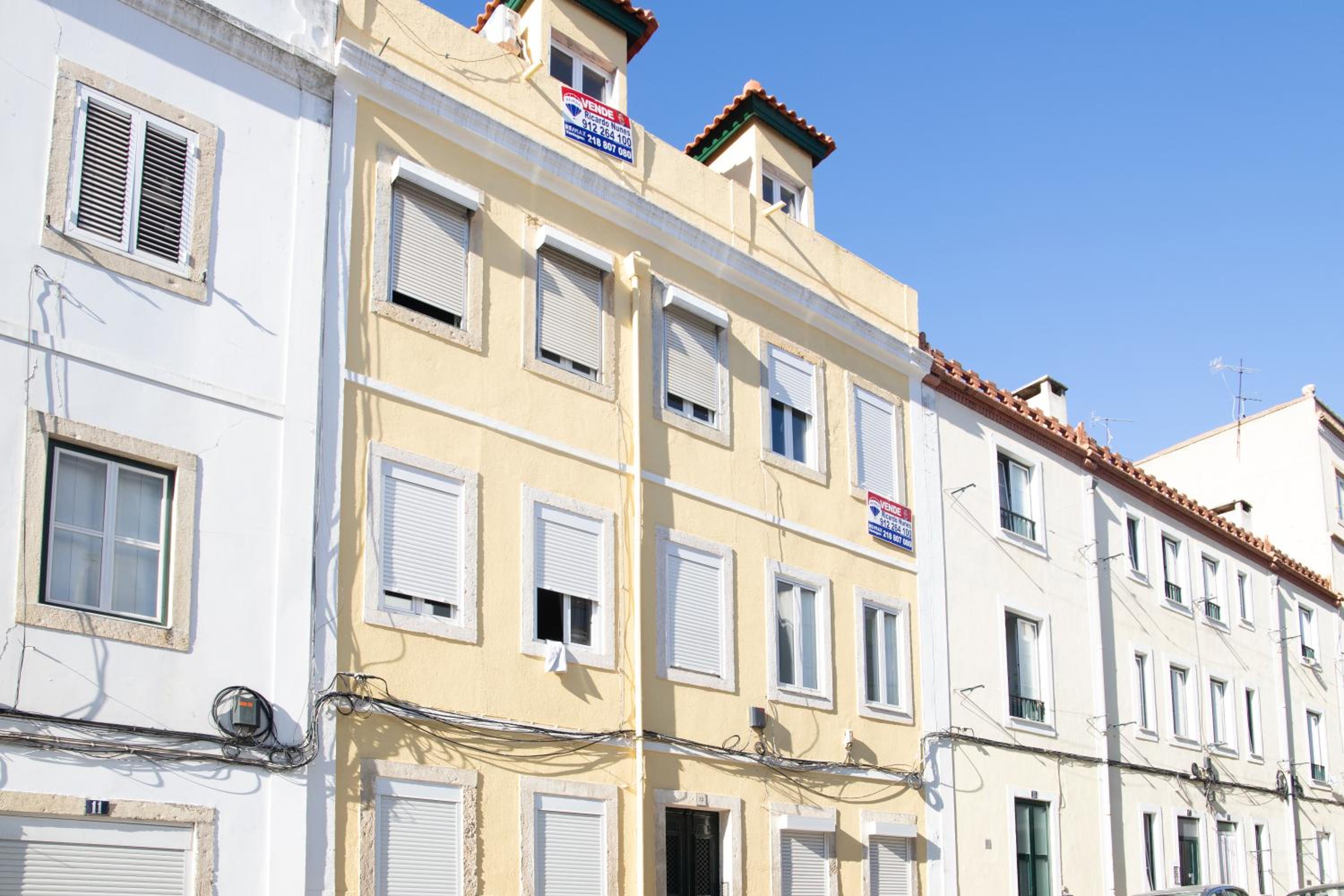 Charming 1 Bedroom Apartment w/ Terrace Near Belém view 4