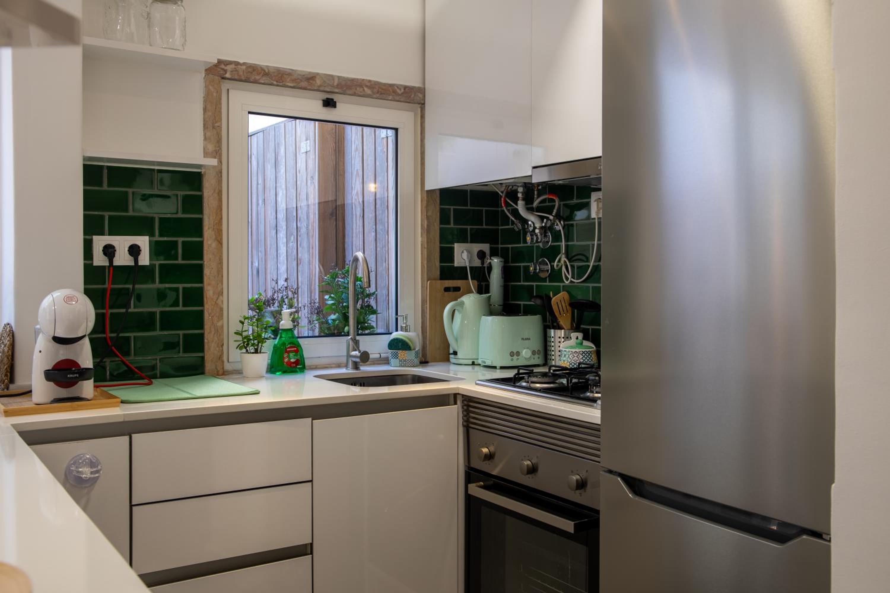 Charming 1 Bedroom Apartment w/ Terrace Near Belém view 5