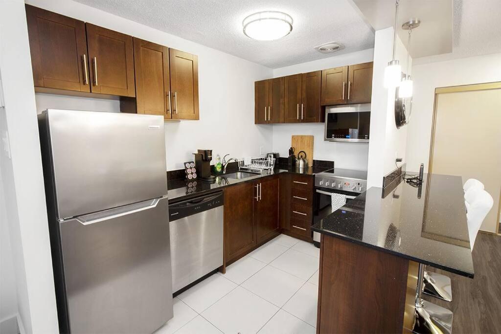 Luxurious one-bedroom with in suite laundry and parking! view 2