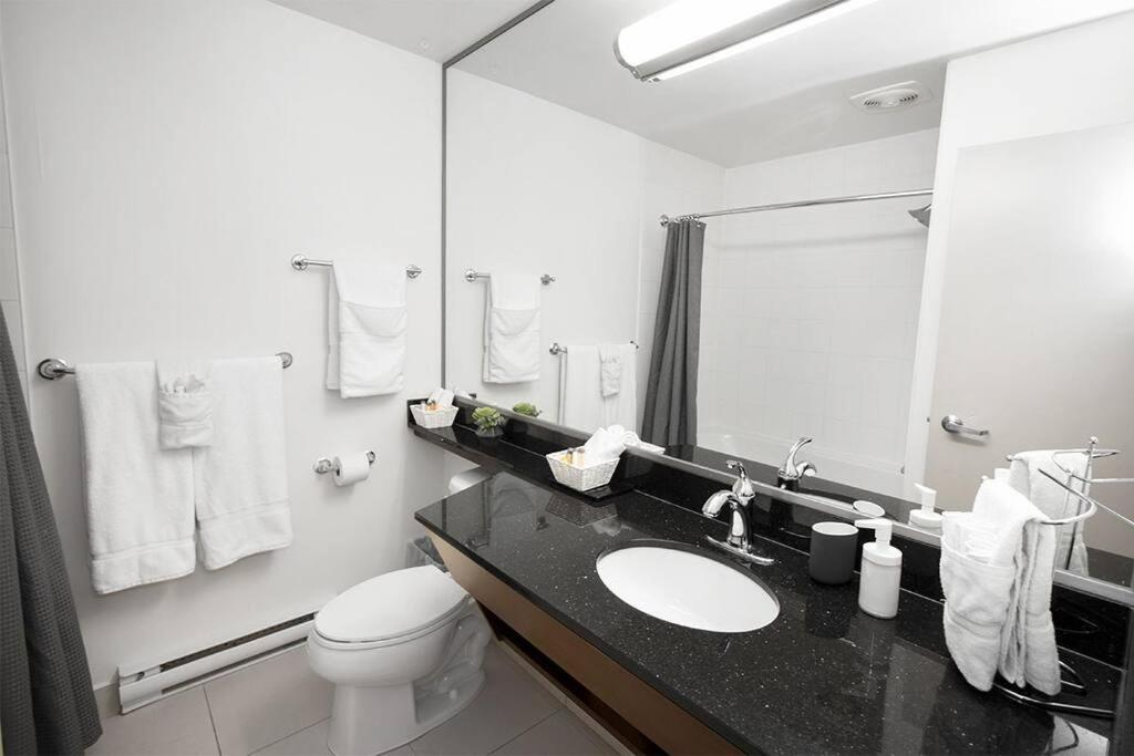 Luxurious one-bedroom with in suite laundry and parking! view 4
