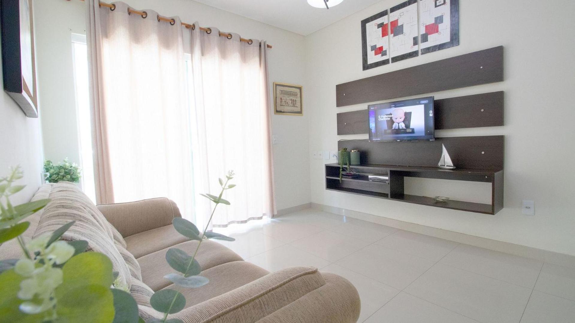 Apartamento 2 quartos sendo uma suite no centro de Bombinhas view 3