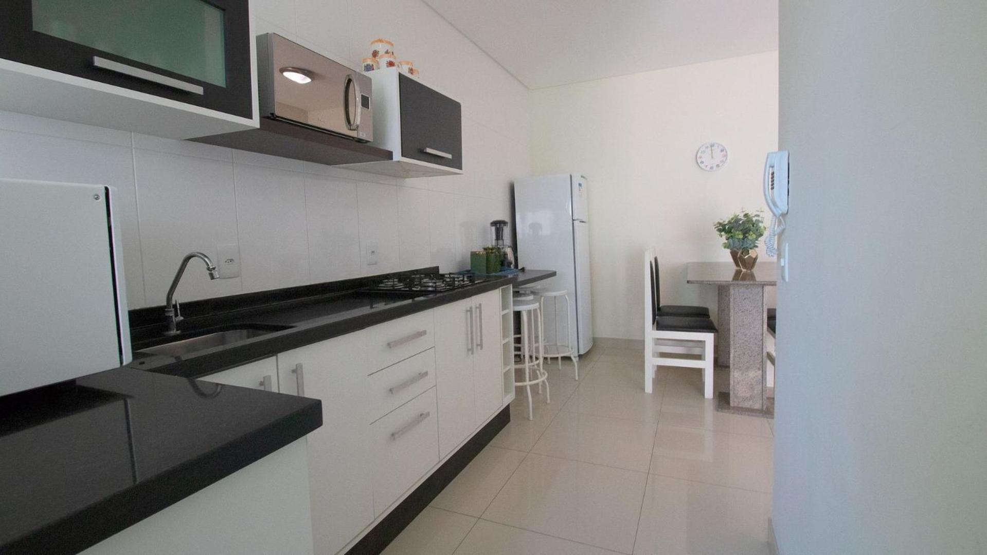Apartamento 2 quartos sendo uma suite no centro de Bombinhas