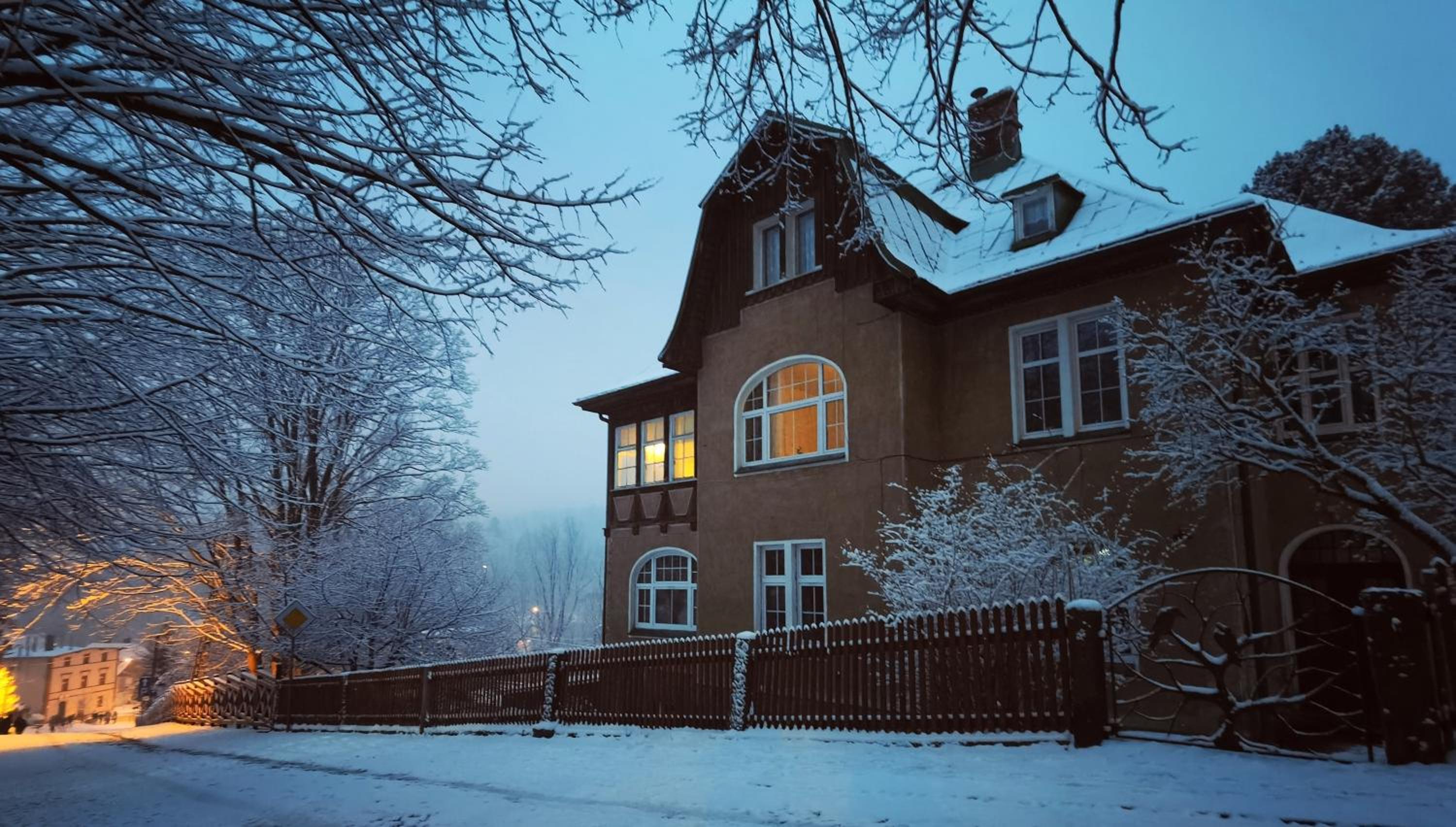 Marcówka M4 - duży apartament w historycznej willi z ogrodem