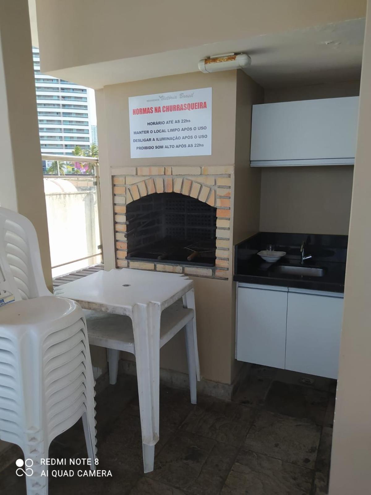 Confortável apartamento de 2 quartos para 5 pessoas, totalmente mobiliado, com excelente wifi e tv a cabo, localizado a apenas uma quadra do calçadão da Pr