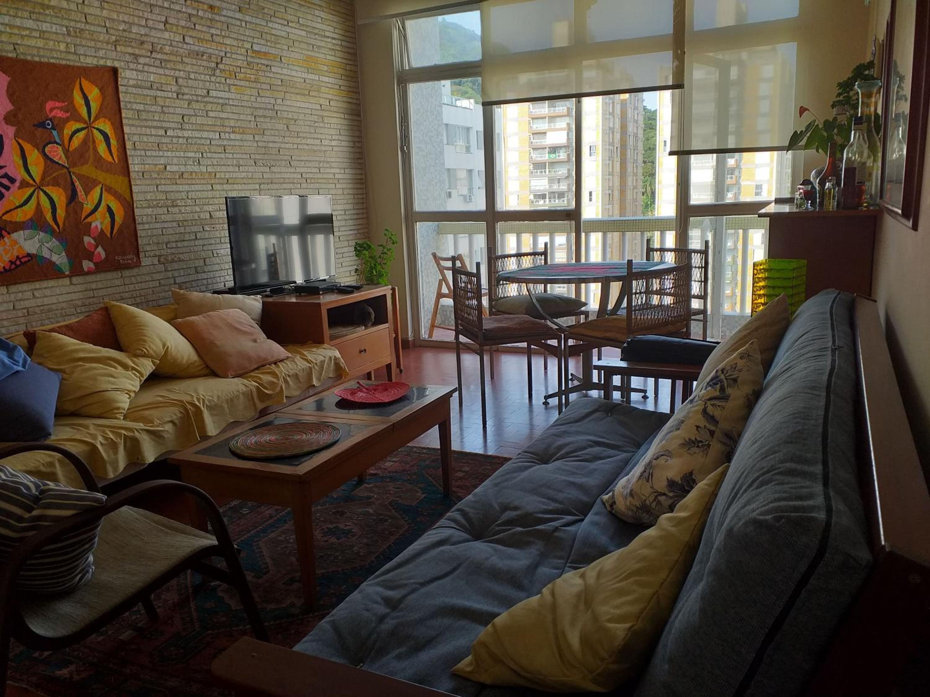 Apartamento pé na areia com vista para o mar.