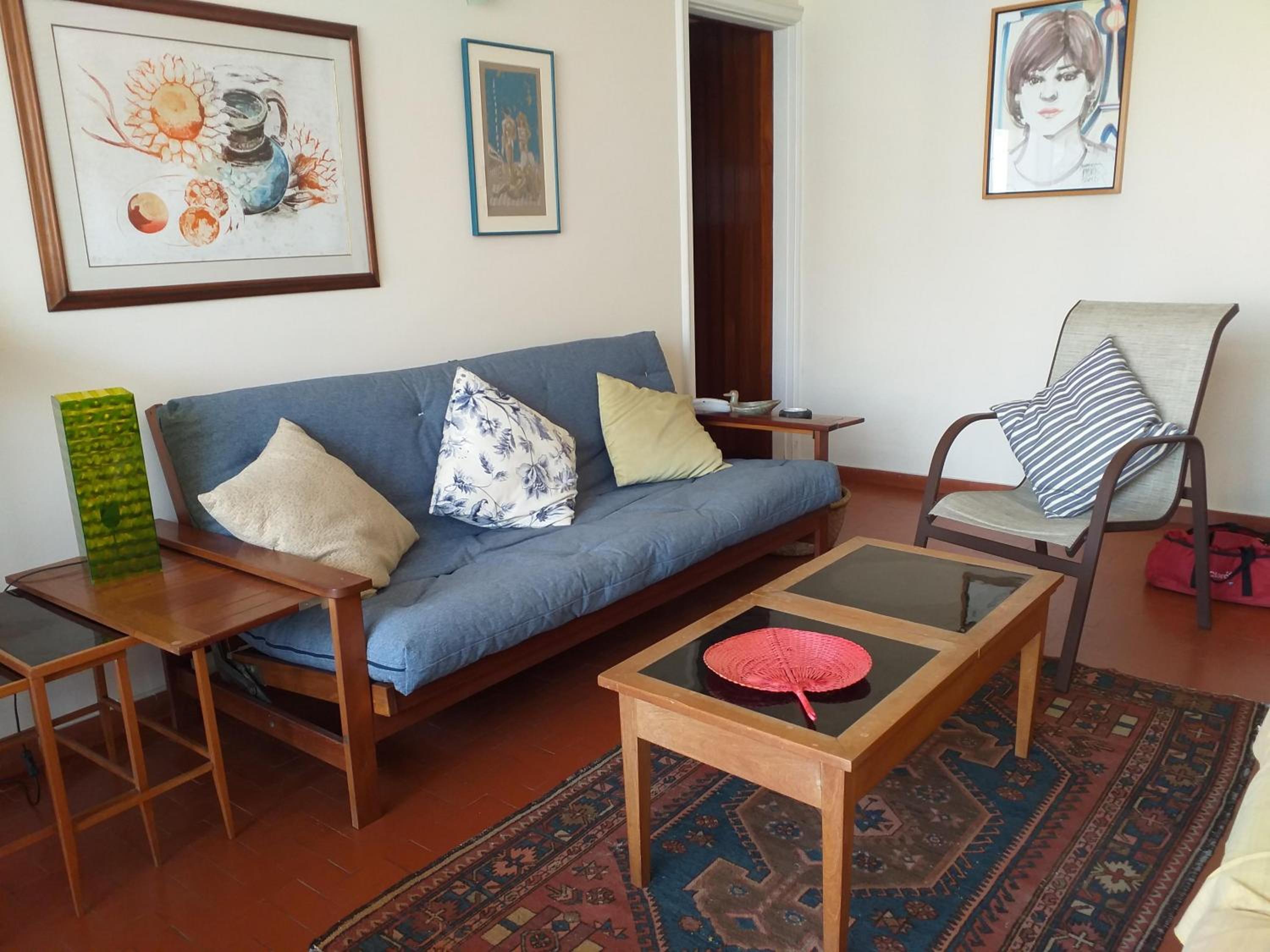 Apartamento pé na areia com vista para o mar.
