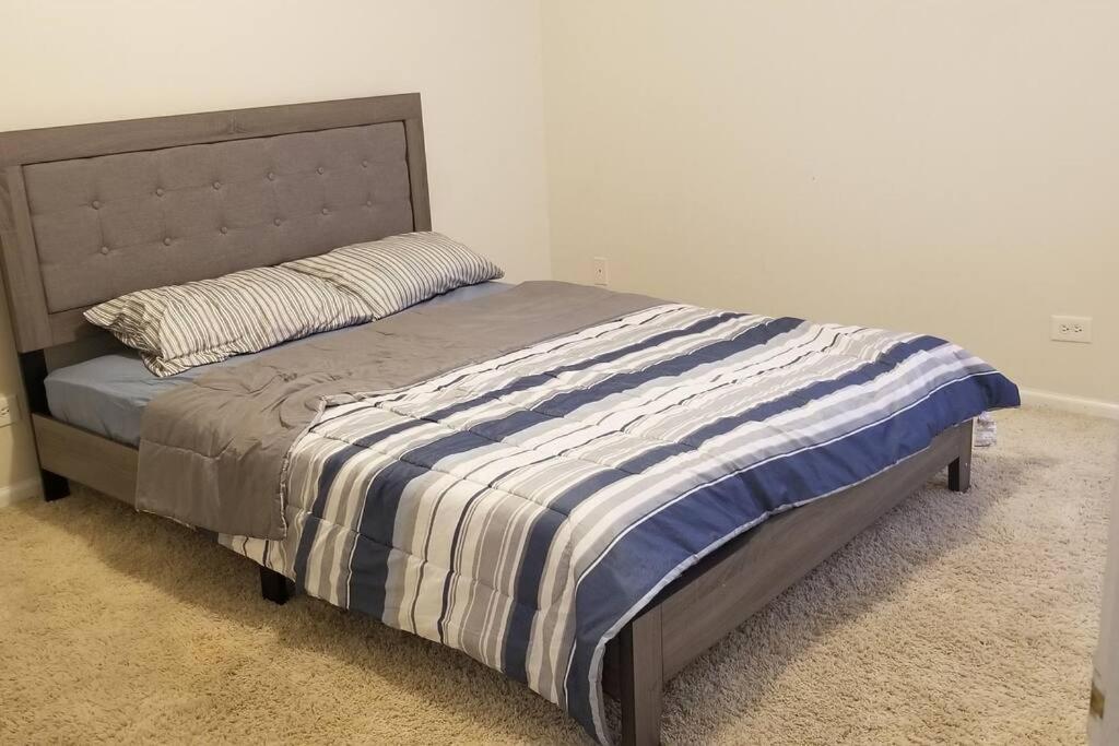 Waukegan Vacations - Family Home - 2 bedroom, kitchen, 1.5 bath - Property Image 10
