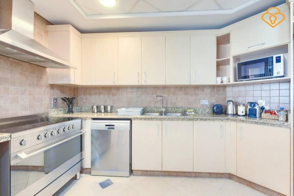 Keysplease Seaview 2 B/R With Beach access, Palm Jumeirah