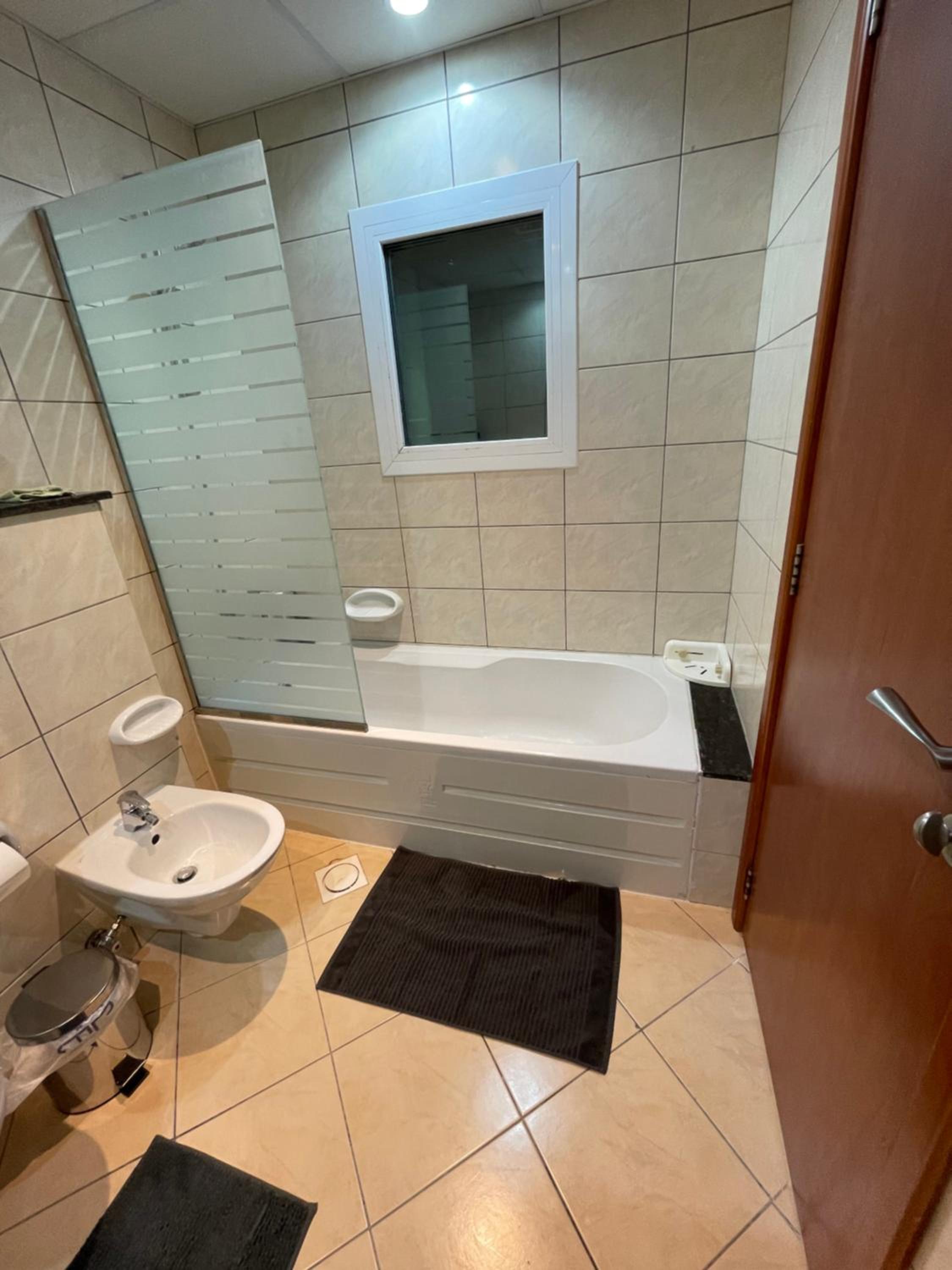 Bright Luxury 2BR Aprt Dubai Marina with Balcony & Free Parking