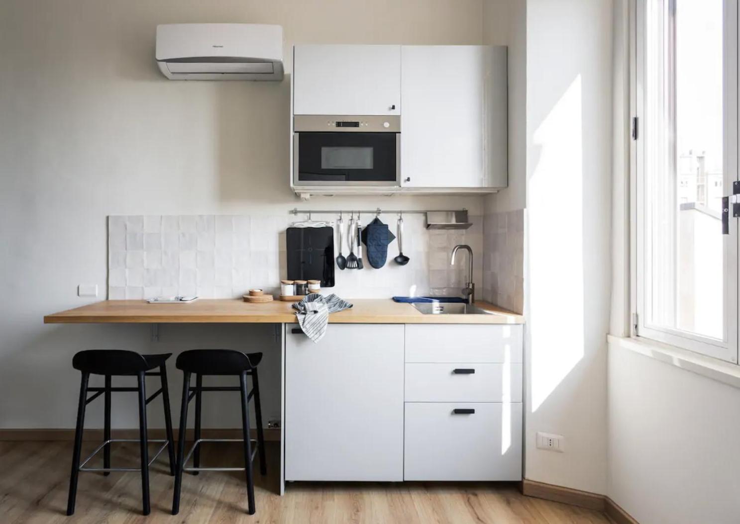 Minimal and Charming studio in Isola District photo 4