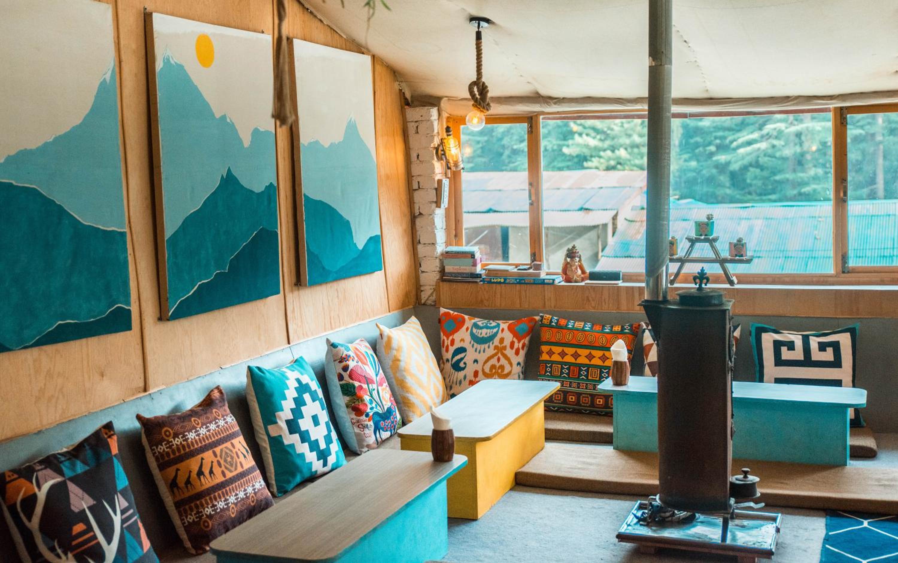 Young Monk Hostel & Cafe Old Manali view 4