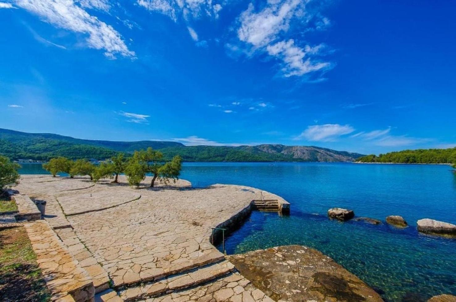 Villa Maslina - close to the sea