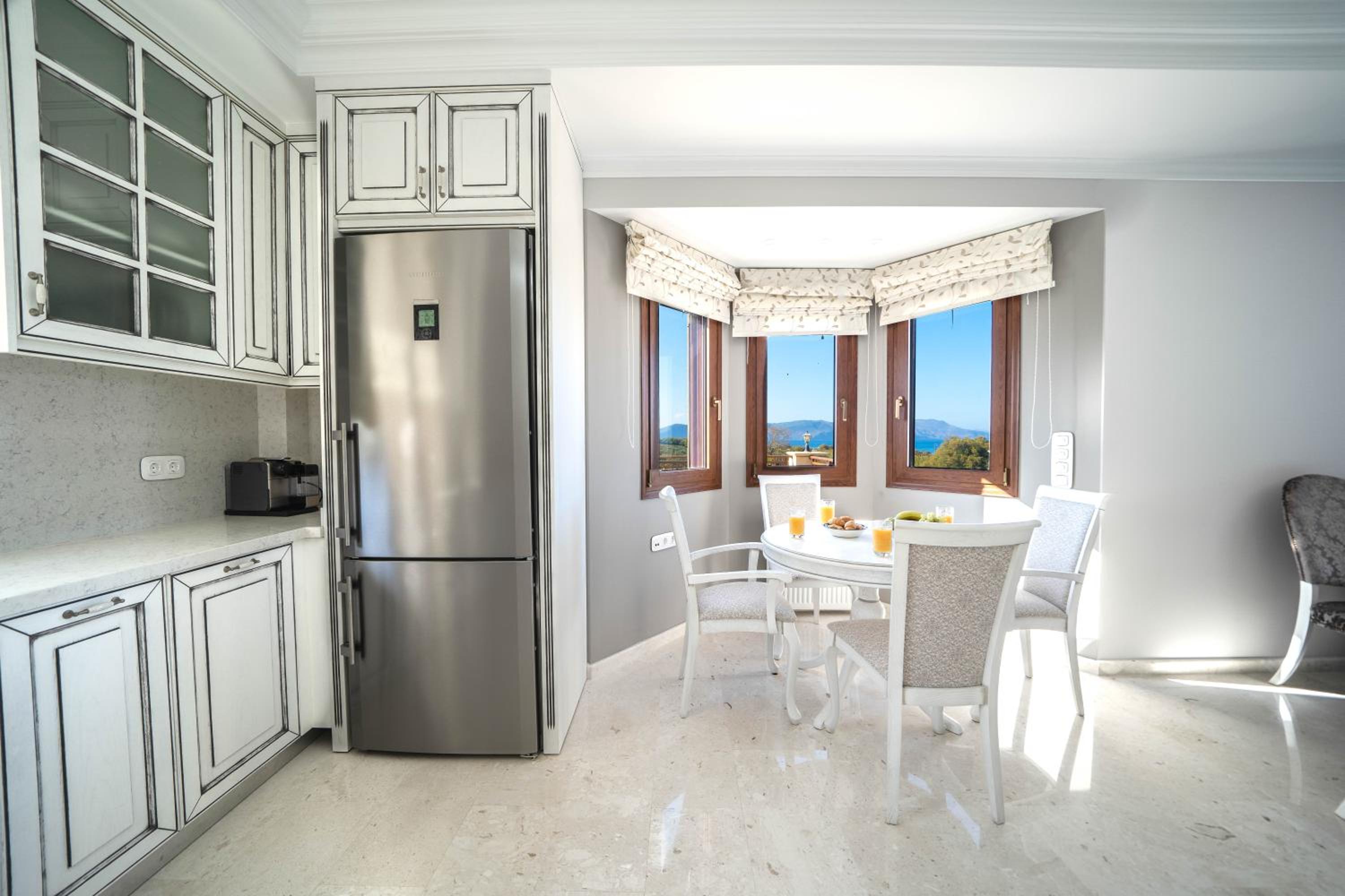 Iremia Luxury Villa with pool photo 4