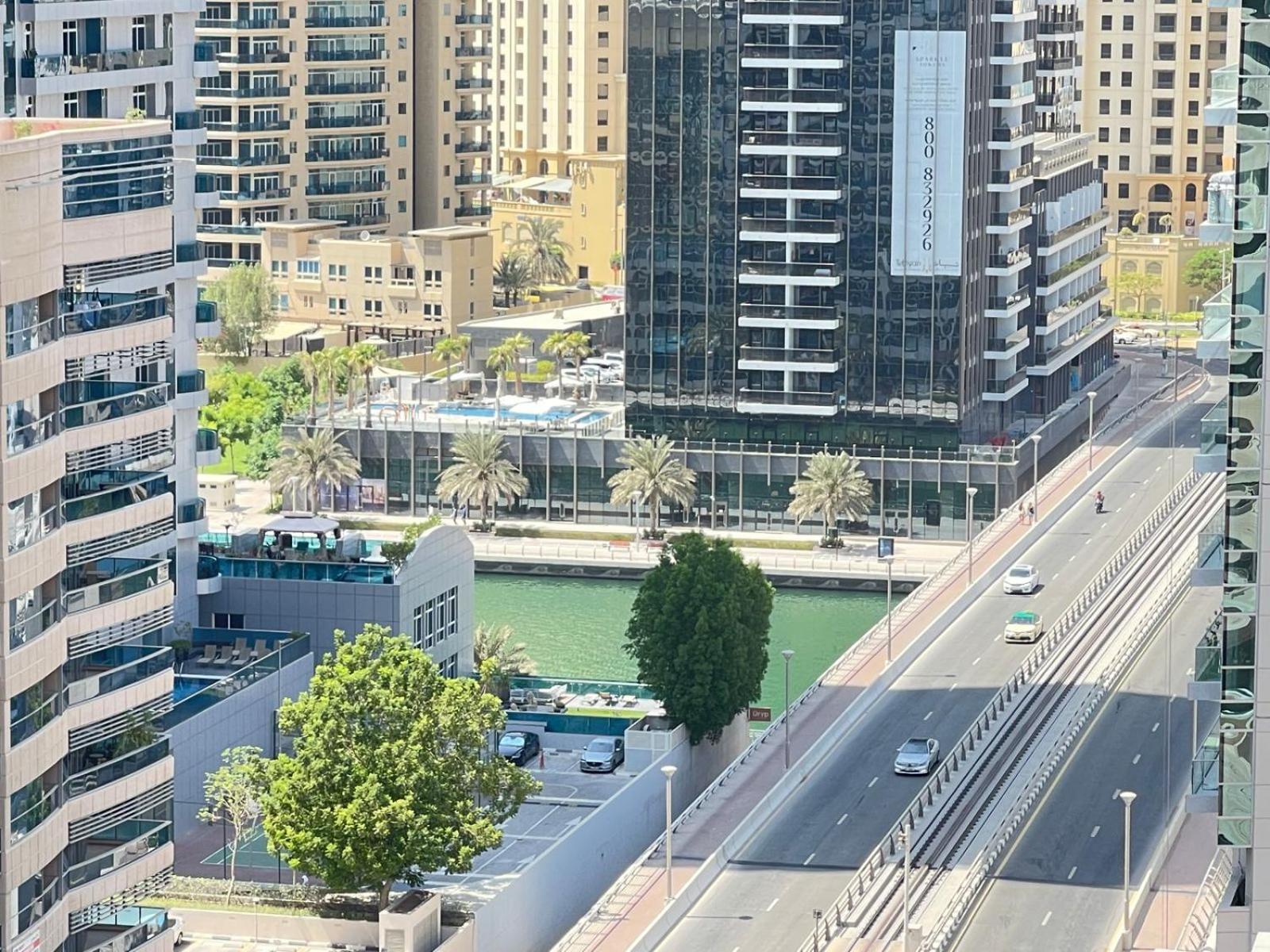 Luxury Room with Marina view close to JBR Beach and Metro with Shared Kitchen