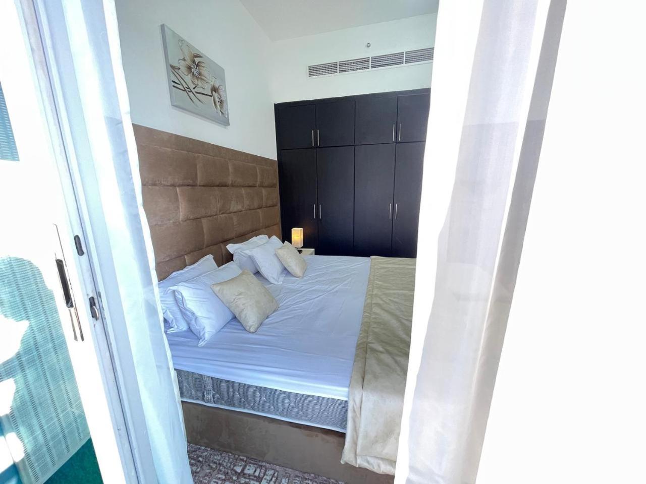 Dubai Vacations - Private gorgeous Room with Marina view with Shared Kitchen - Property Image 5