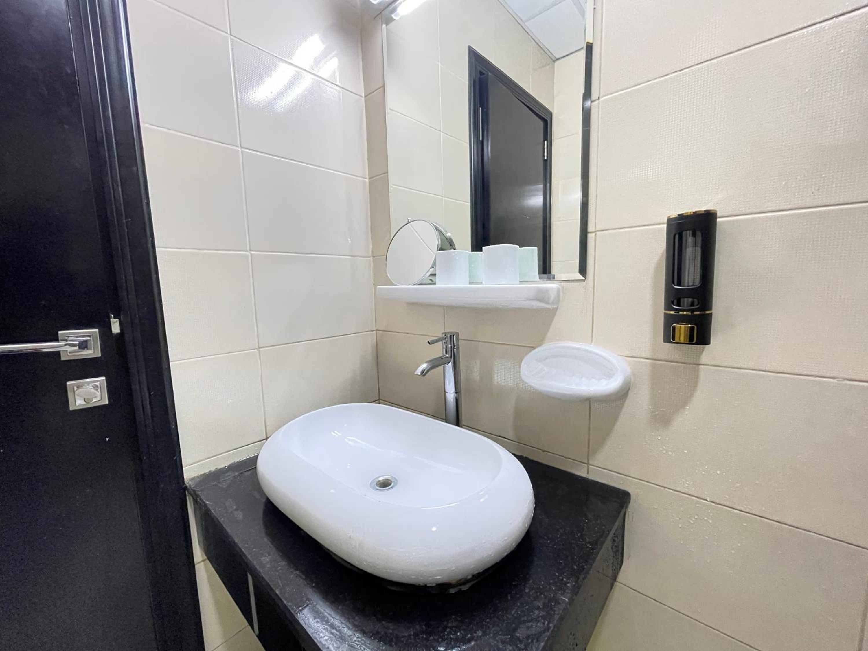 Dubai Vacations - Private gorgeous Room with Marina view with Shared Kitchen - Property Image 4