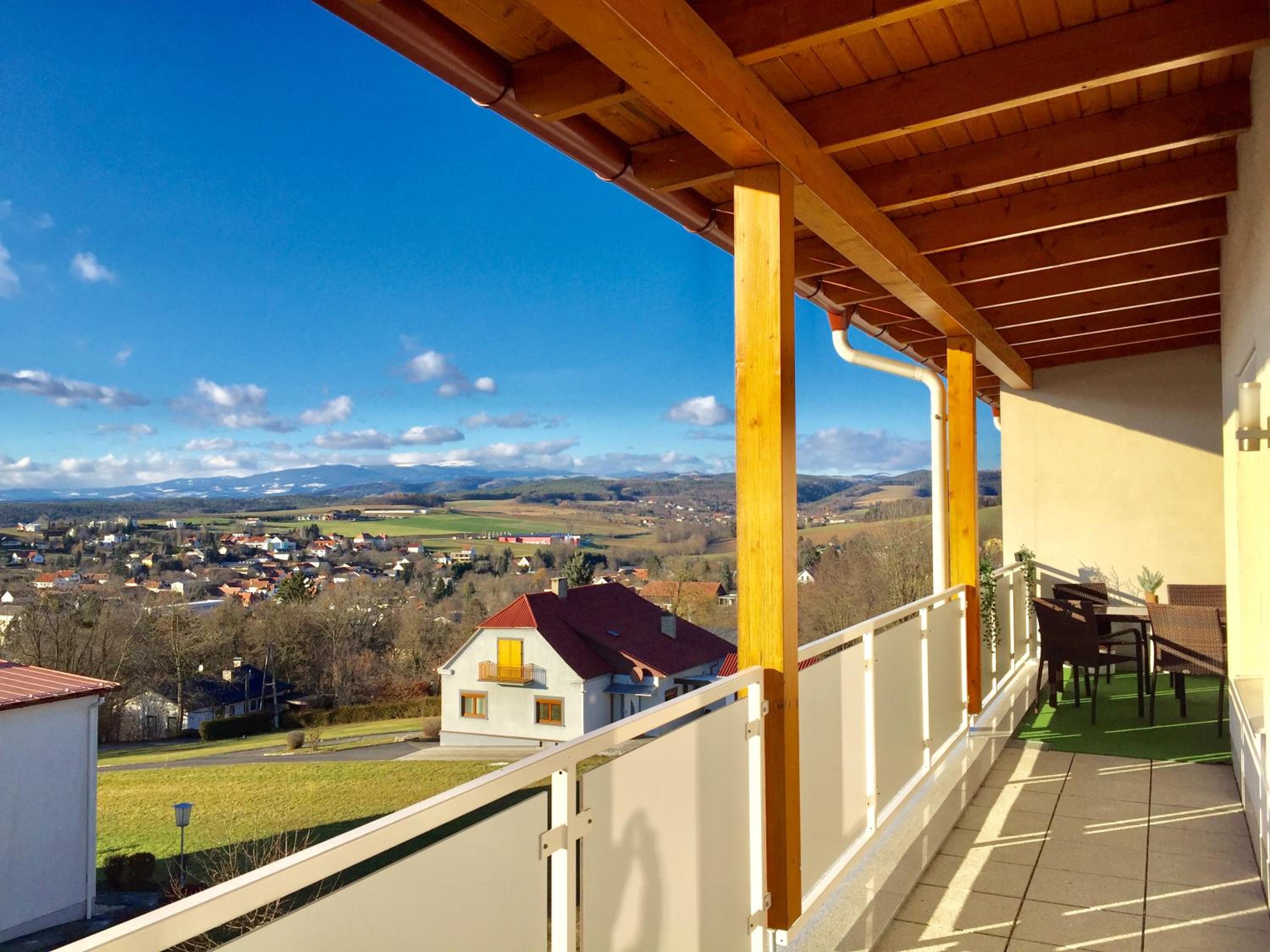 Apartment Panoramablick mit Infrarotkabine auf der großen Terrasse und traumhaften Ausblick