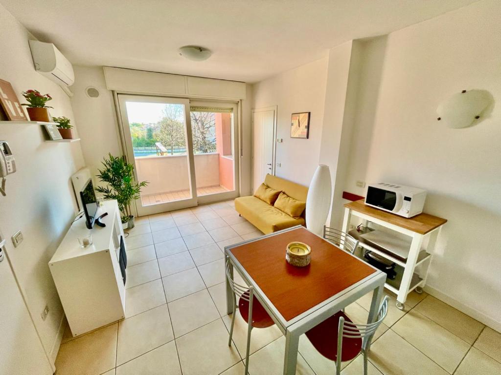 Apartment with free parking near the center view 2