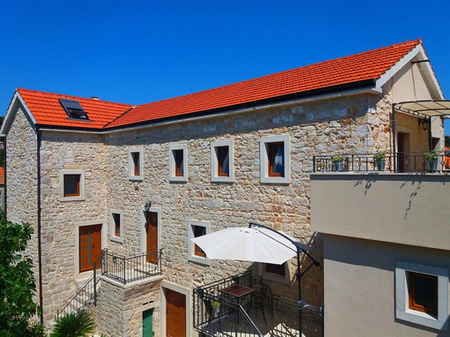 Apartment Neno - 50 m from center view 2