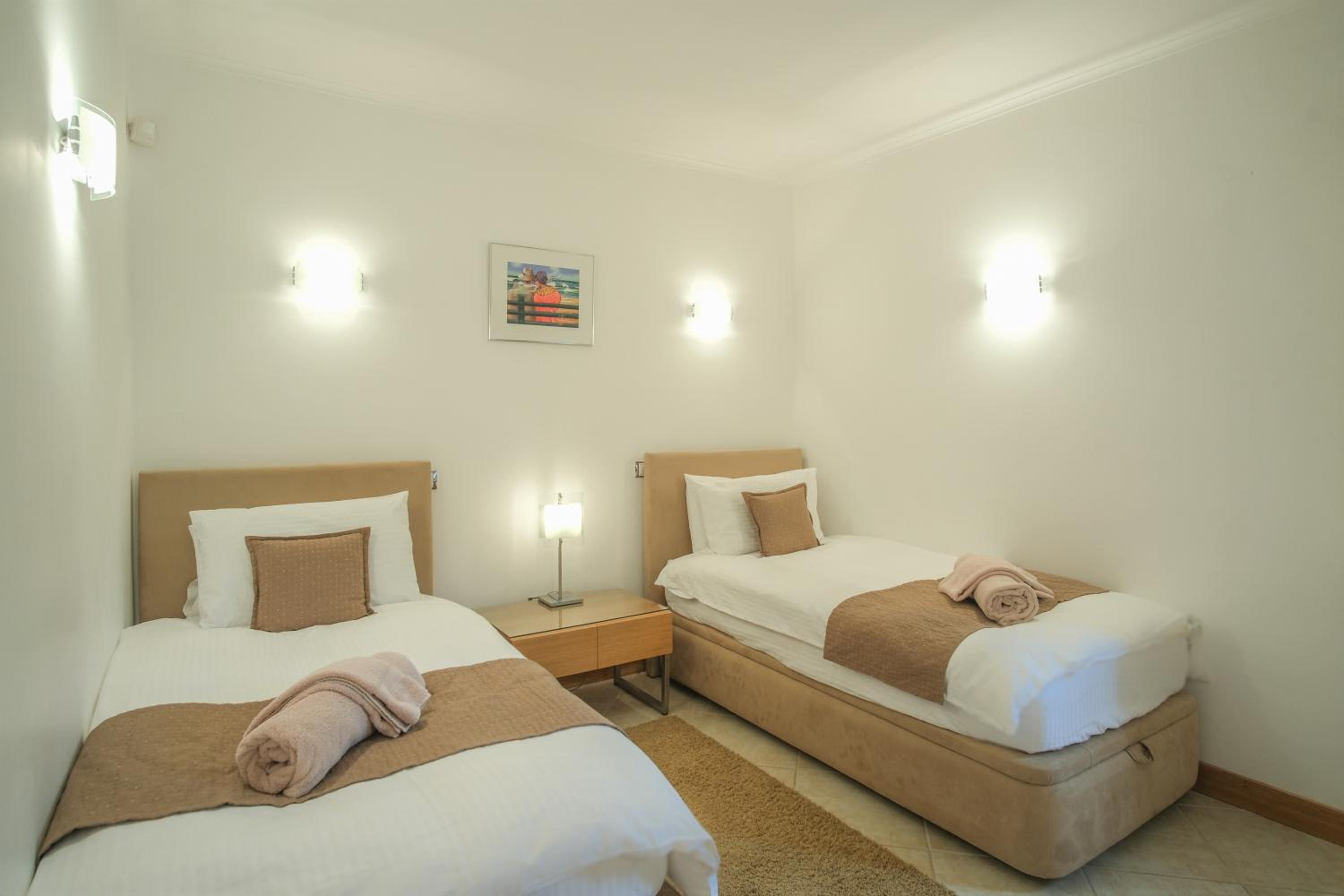 Casa Monte Cristo Apartments - Almond view 4