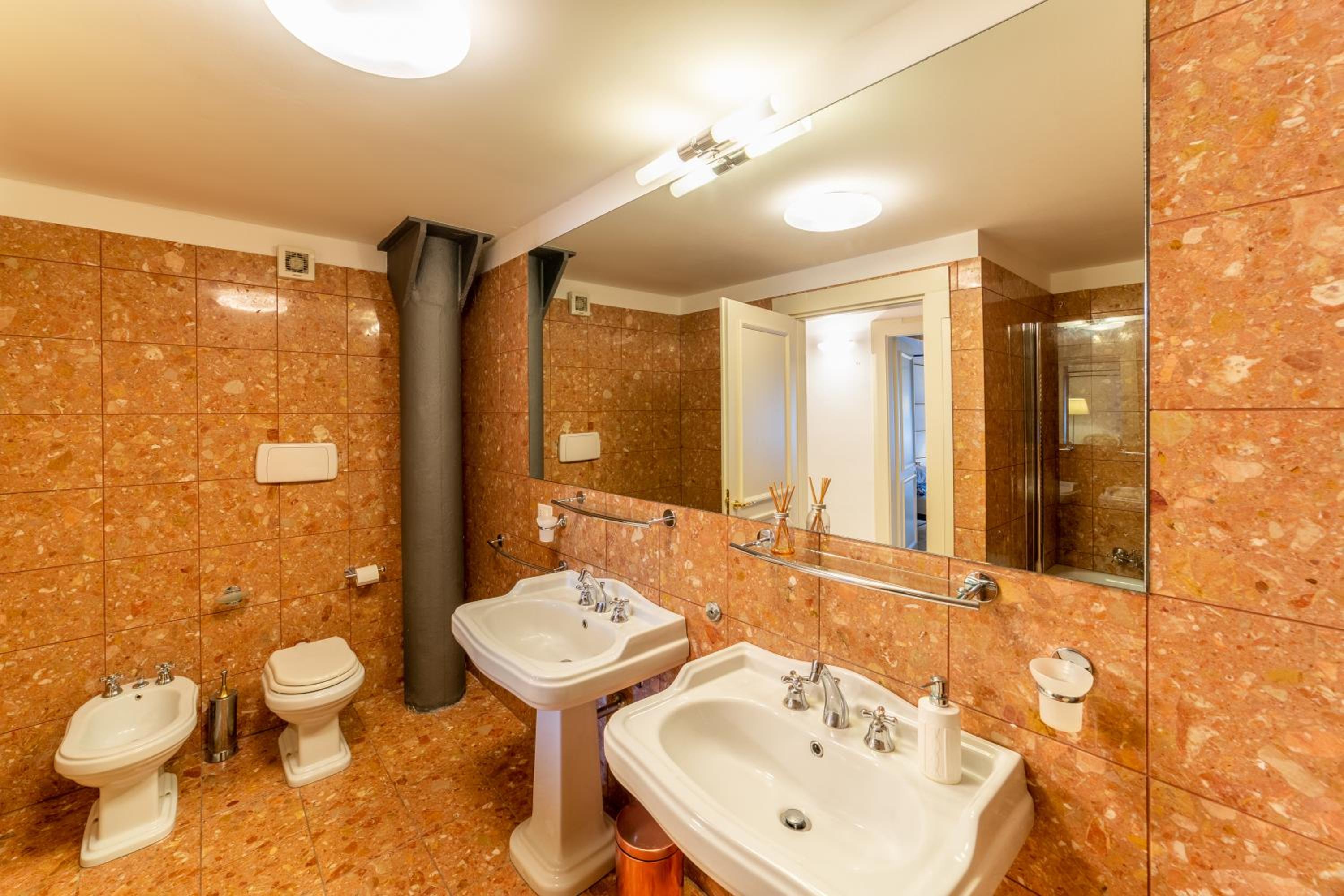 Youatmolino Canal View Apartment