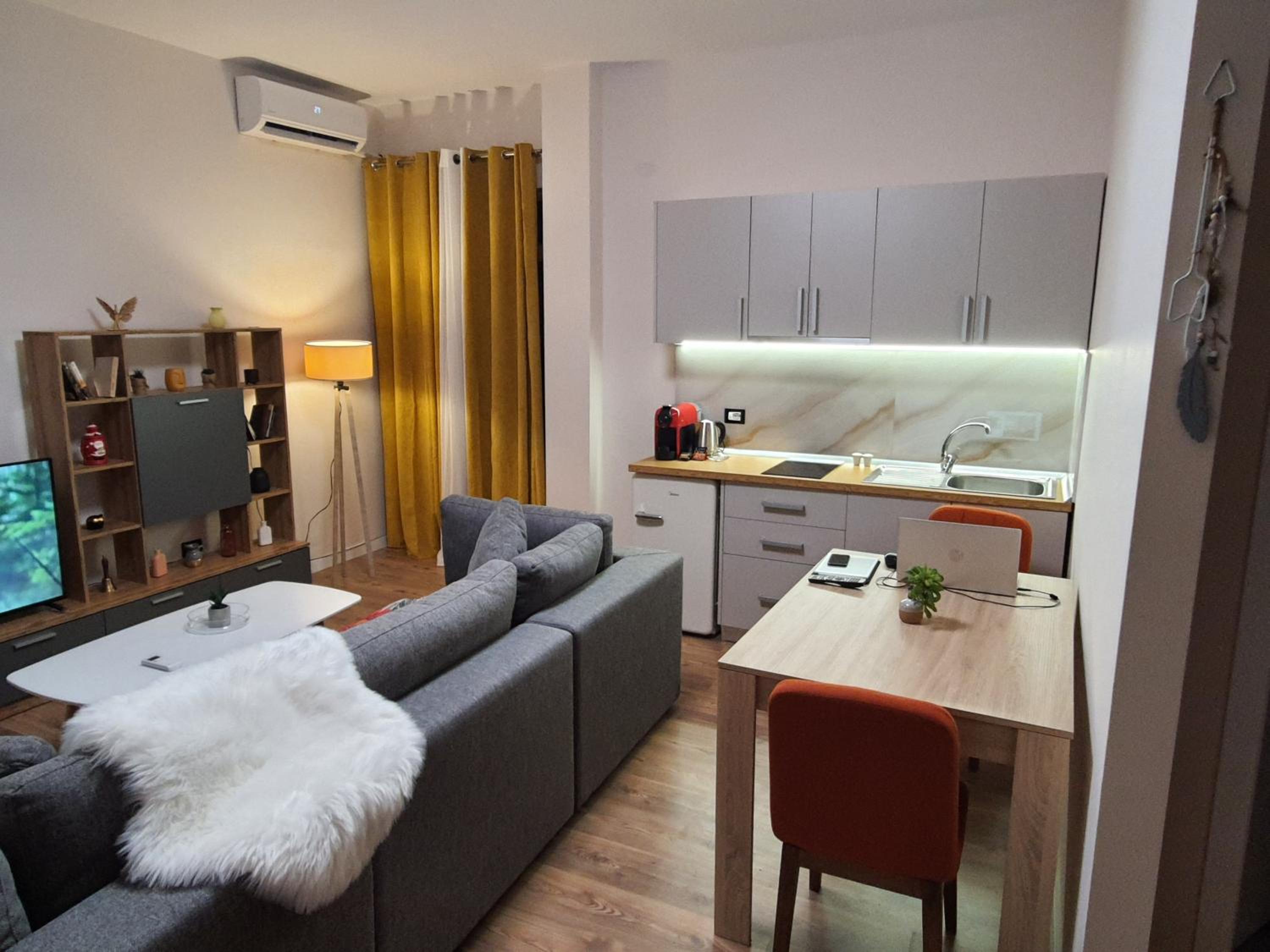 NEW Warm Comfy Condo CENTRAL Tirana (with Balcony) photo 2