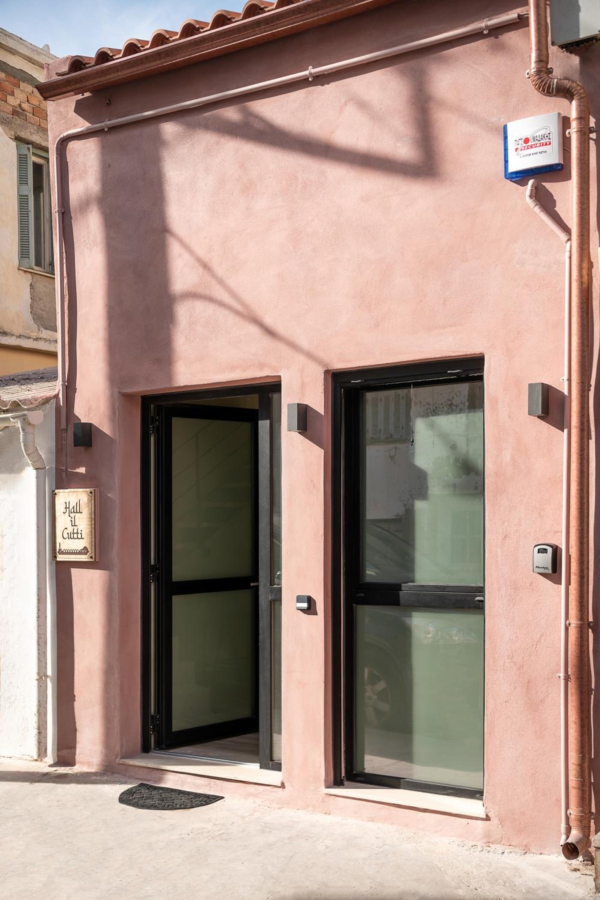 Hall il Cutti view 4