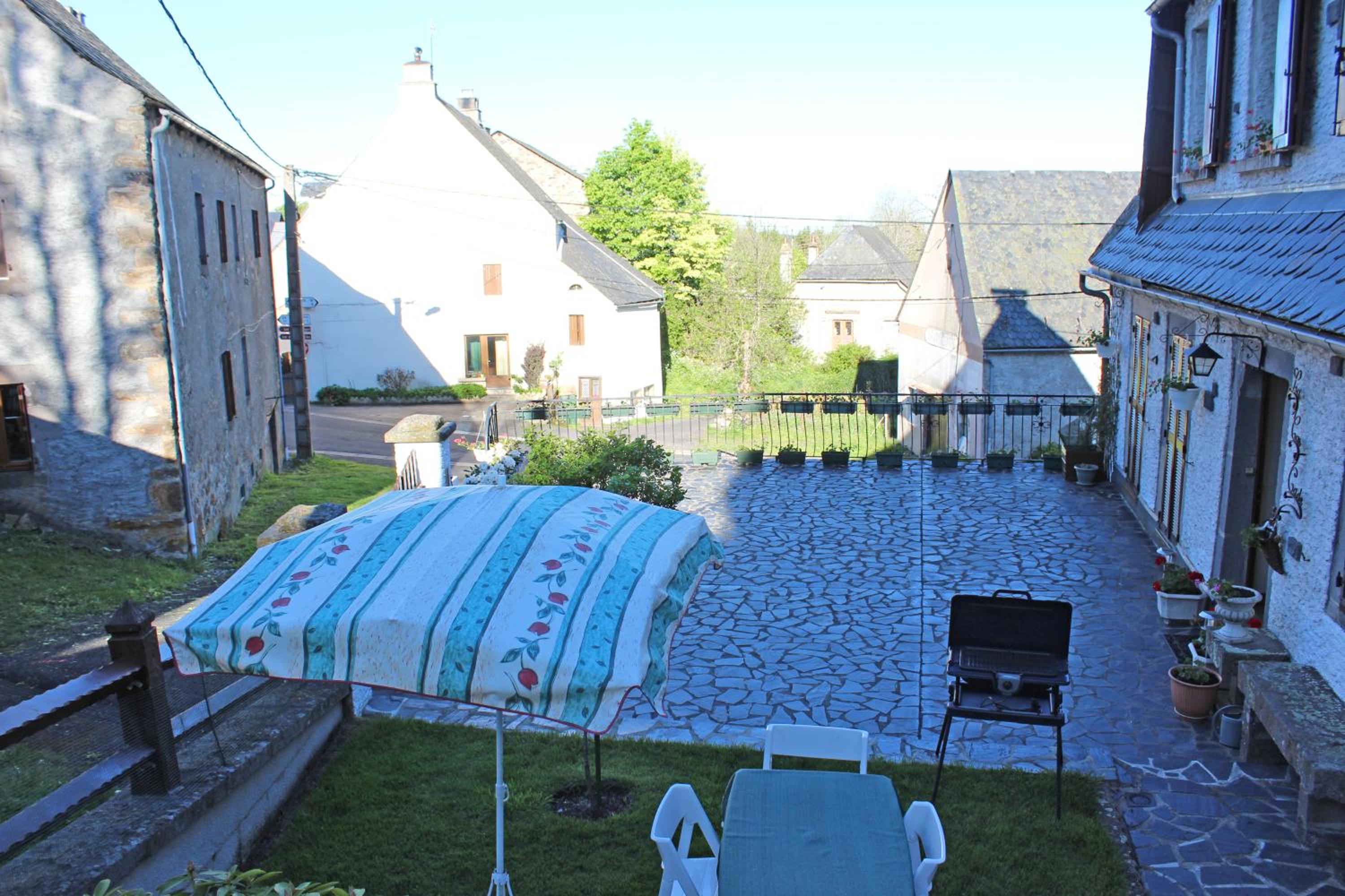 La Cascade Fleurie view 3