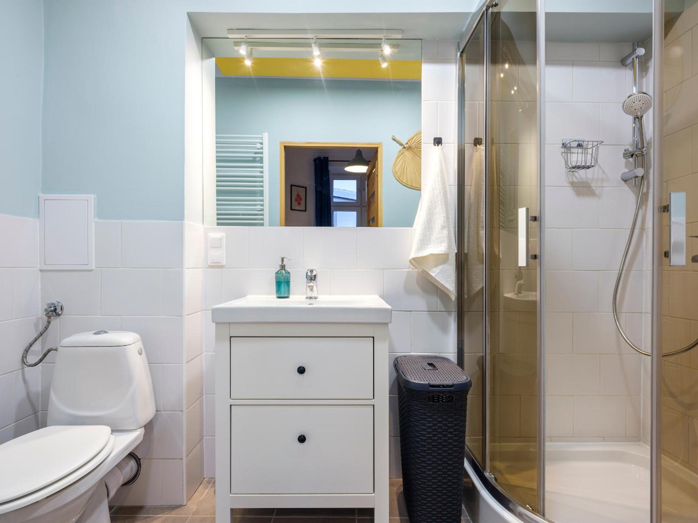 Silent blue apartment / Kochanowskigo St