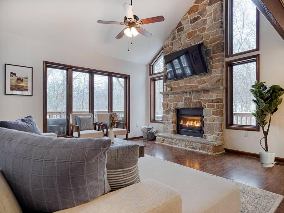 Highland House: Lakefront, Hot Tub, Views, Private view 5