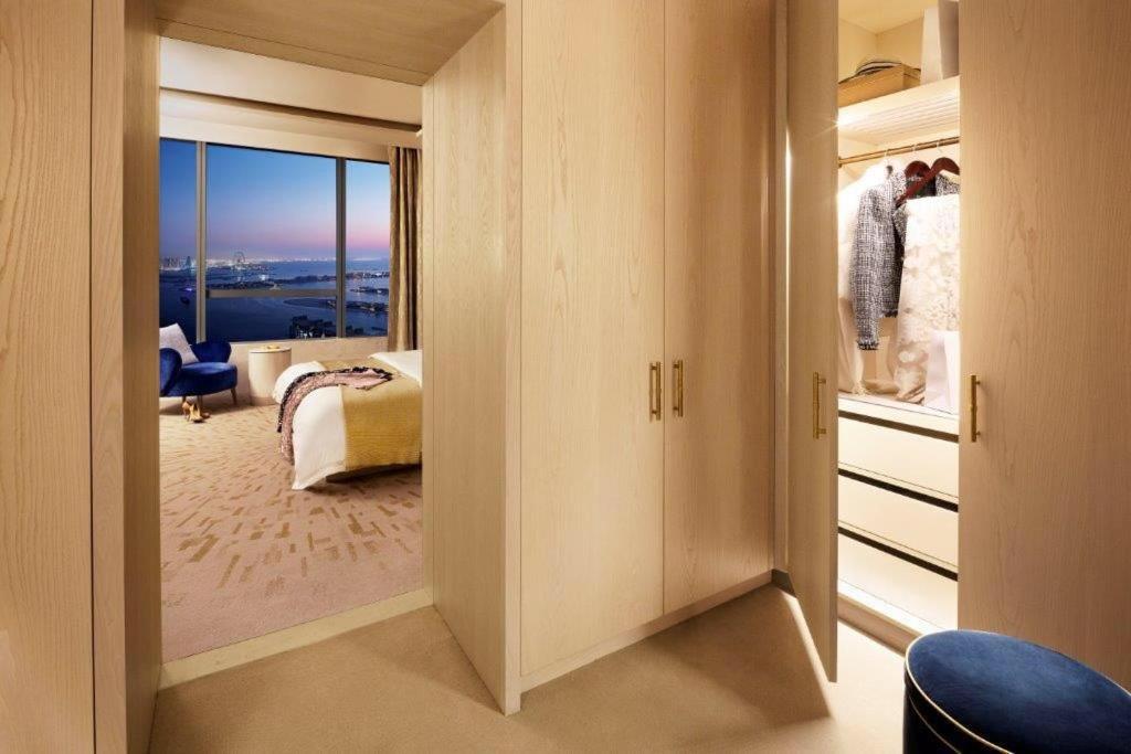 HVR THE PALM DUBAI