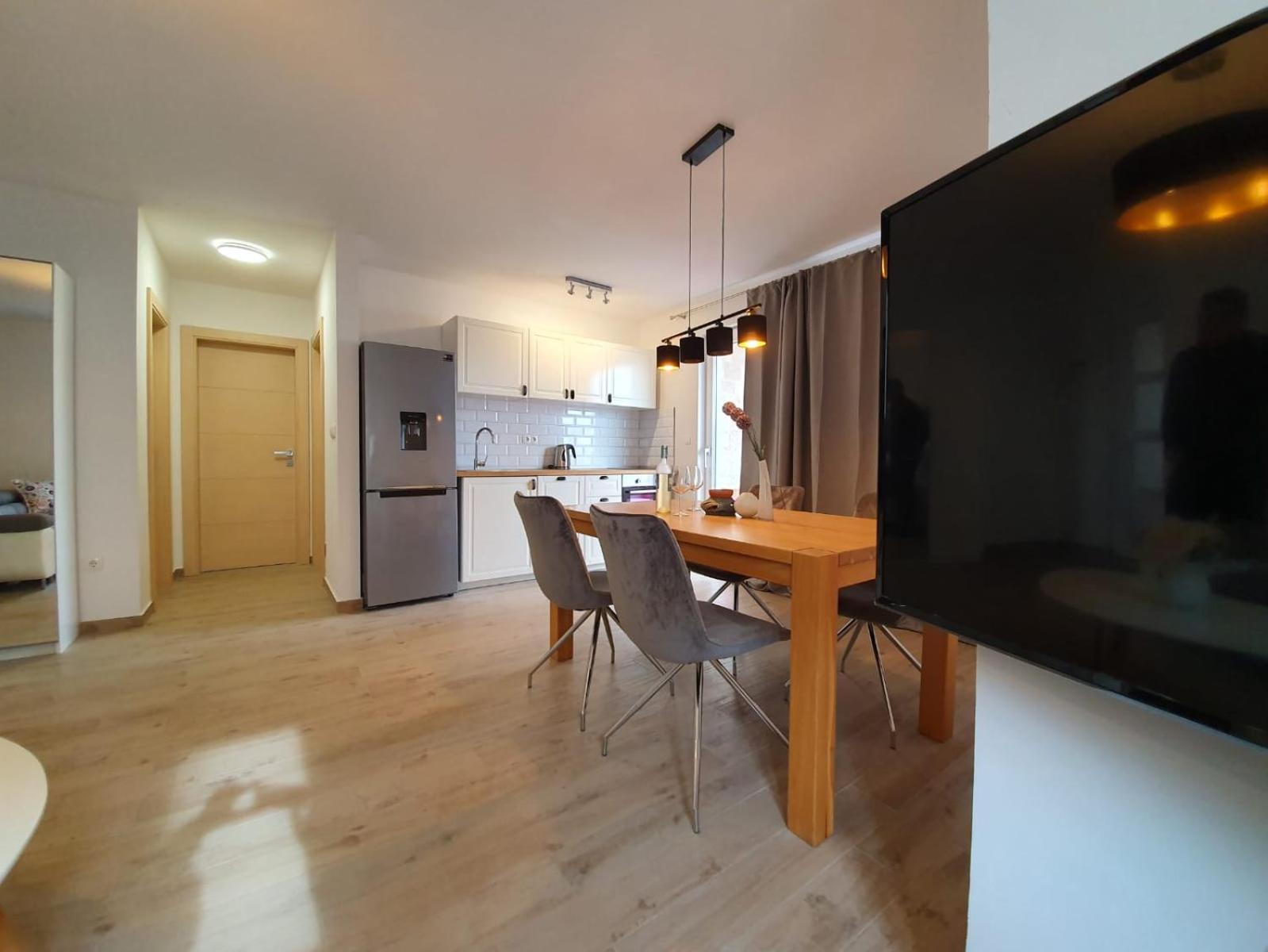 L & L Apartmani view 3