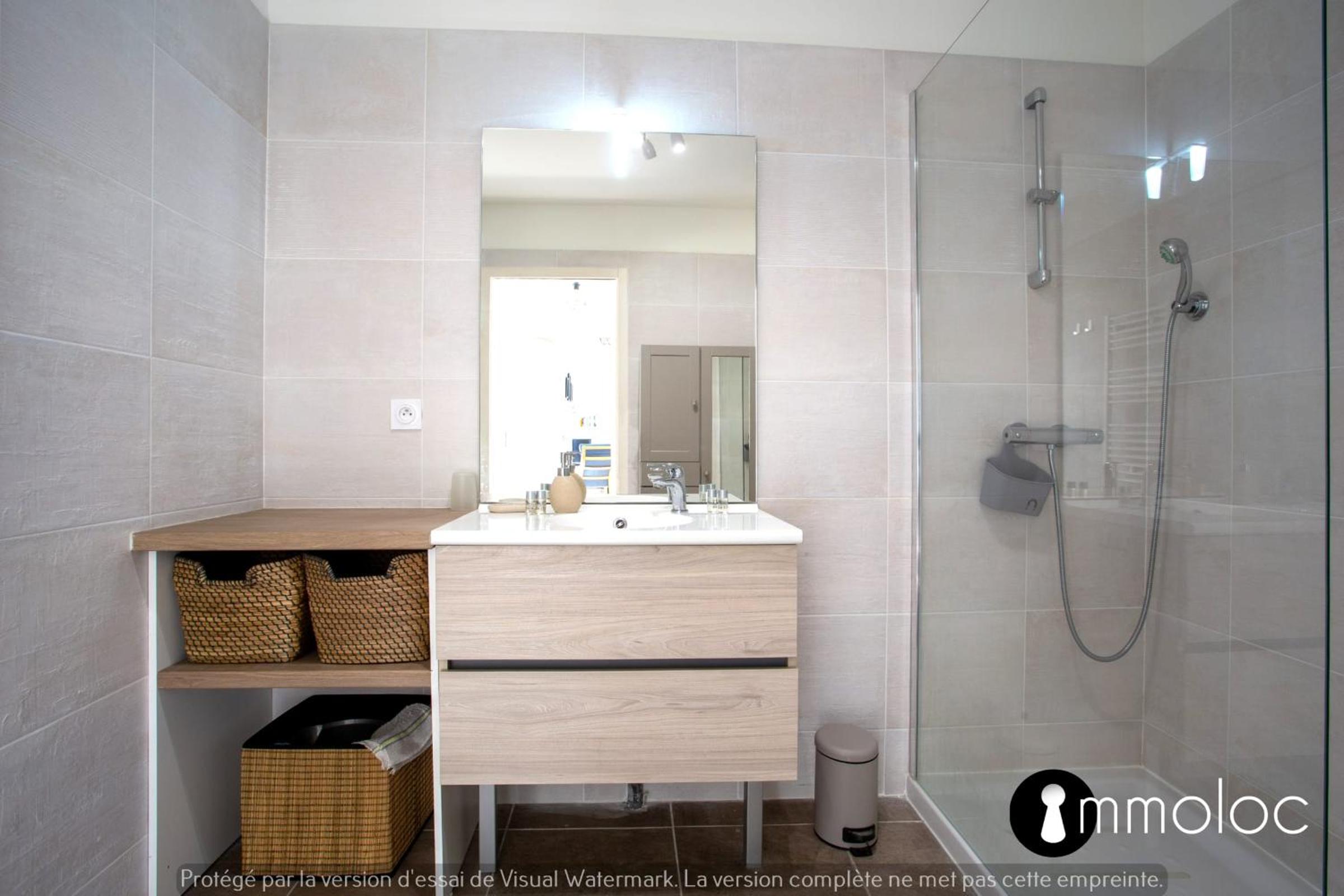 Apartment with swimming pool and garage in a standing residence photo 3