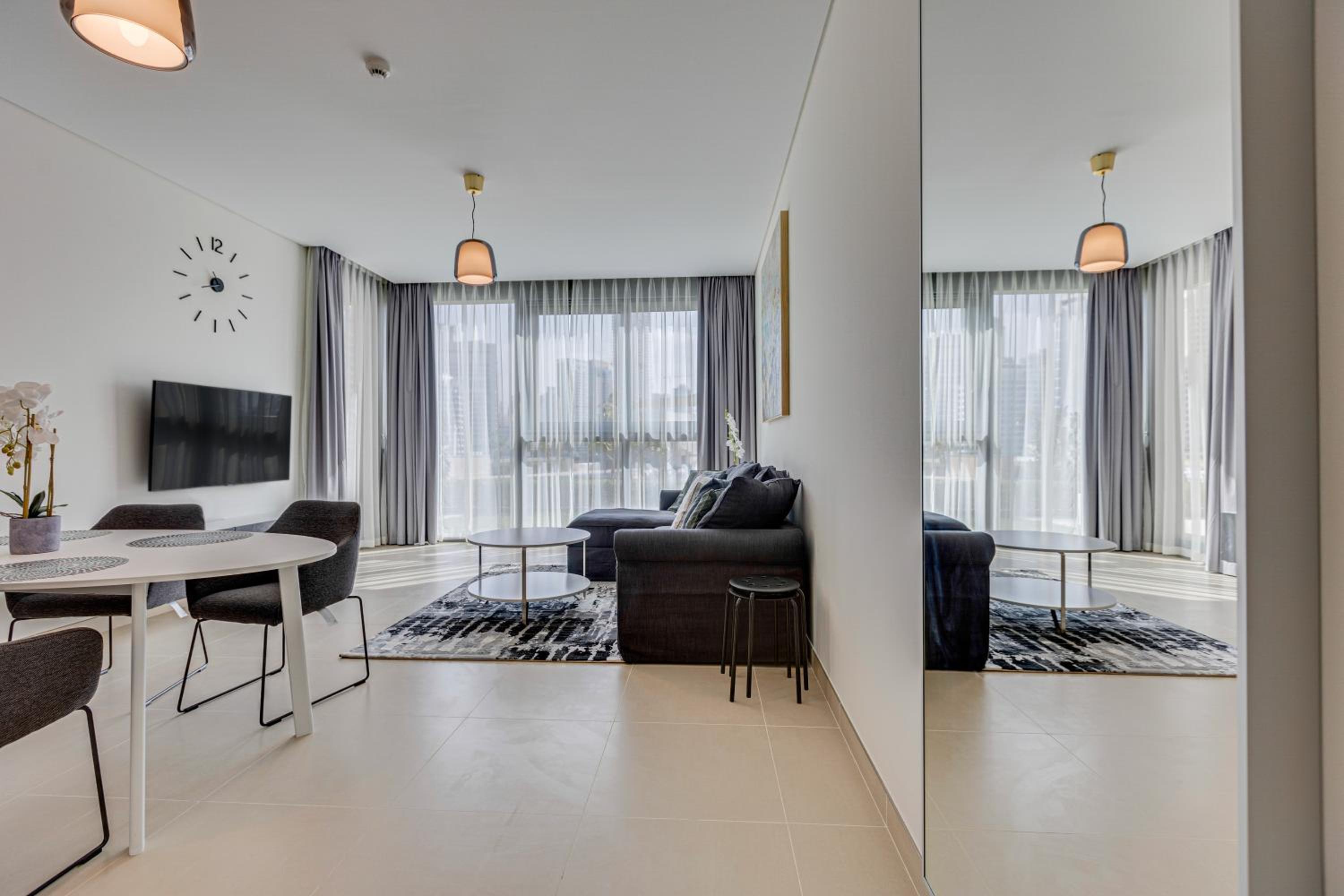Brand new apartment with huge terrace 52 42