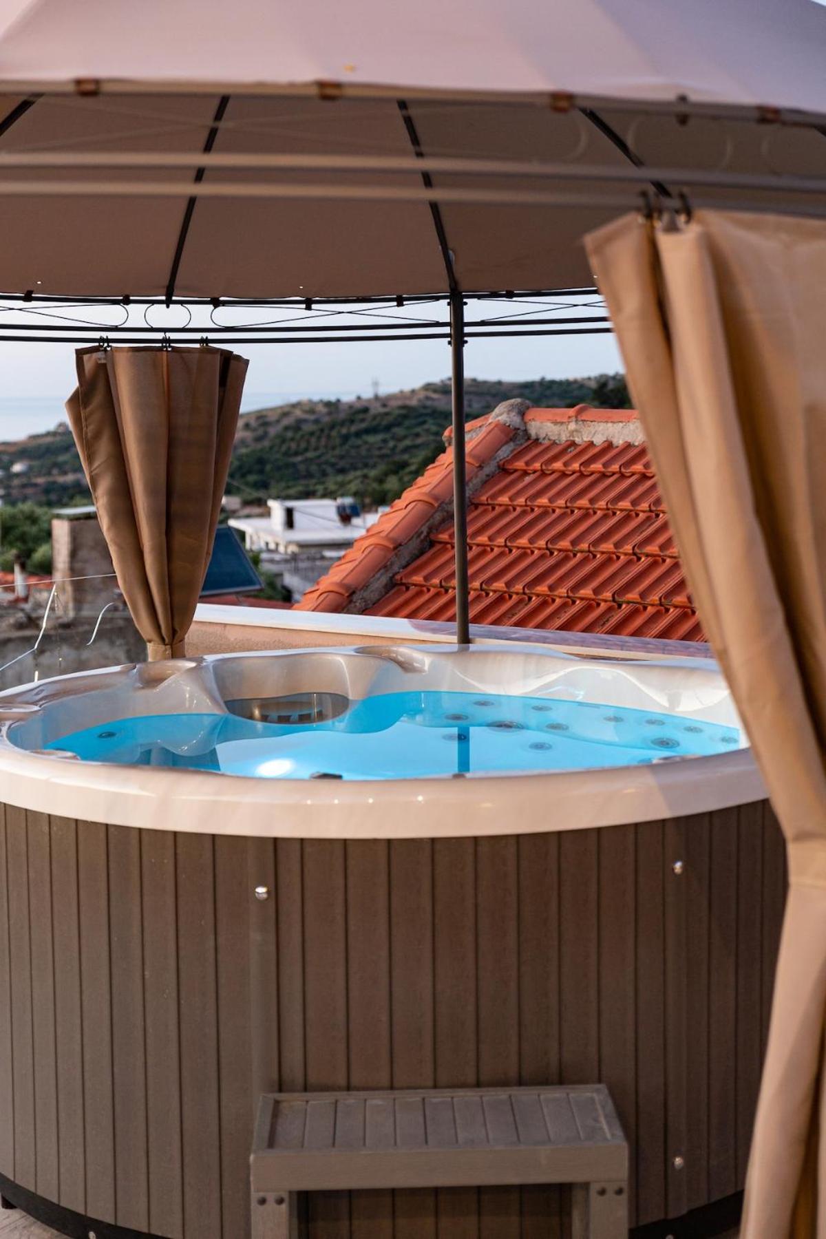 Elegant Roof Deck House with Jacuzzi view 5