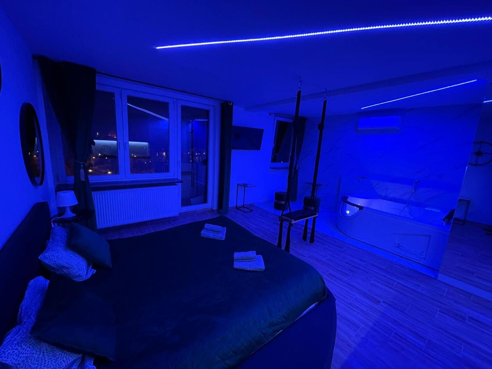 YOURAPART JACUZZI przy ZAMKU KRÓLEWSKIM