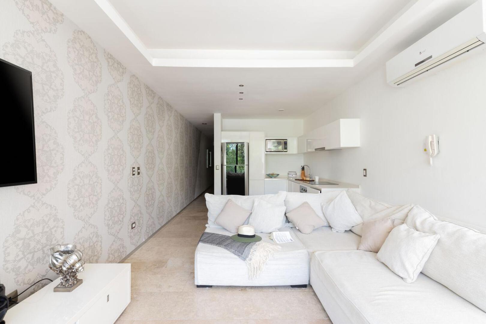 Unique Chic 2 units in 1 Ocean View Rooftop Pool Near The Beach and 5th Avenue view 3