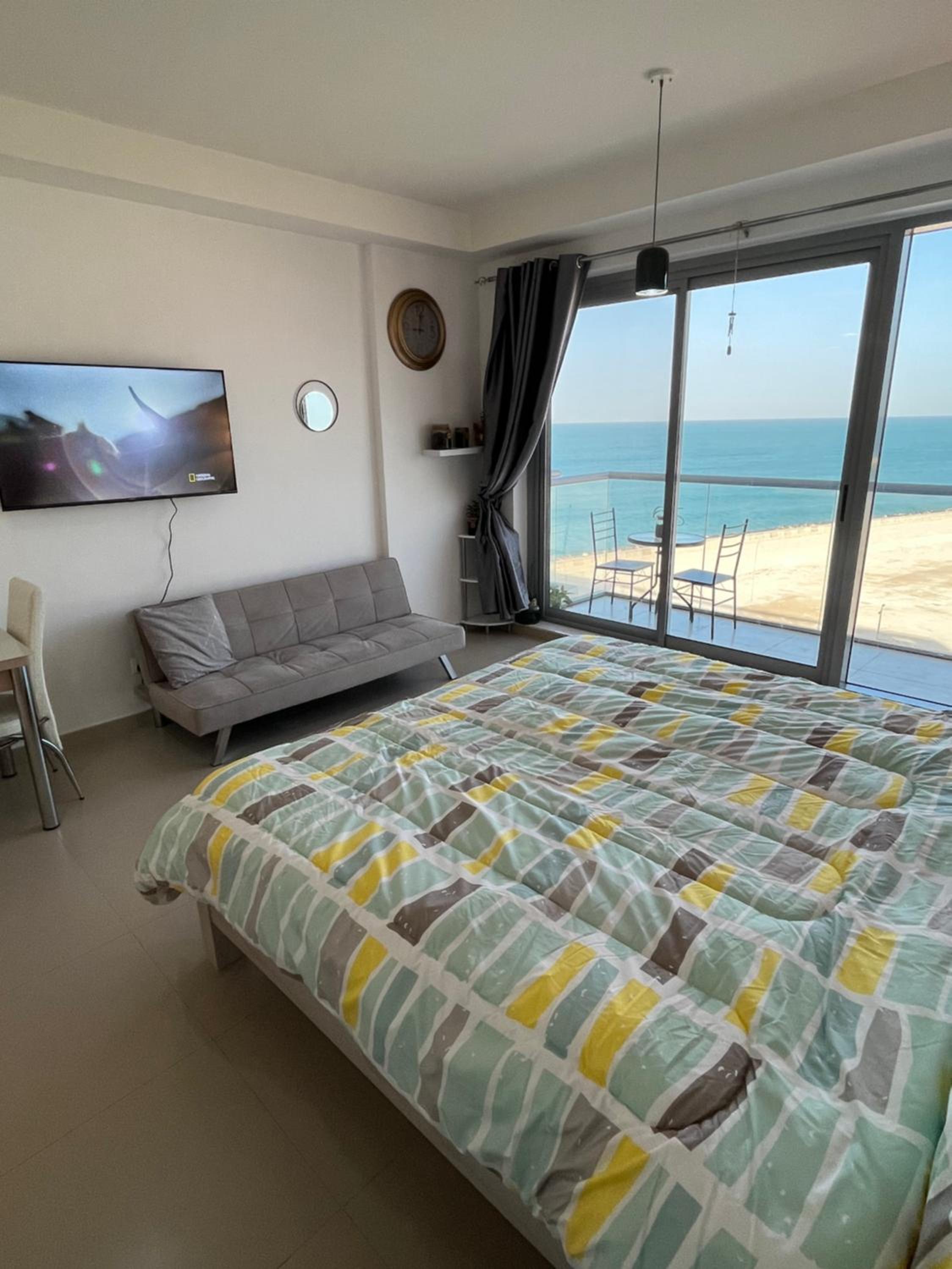 Incredible Ocean View Studio Aprtment in Al Marjan Island