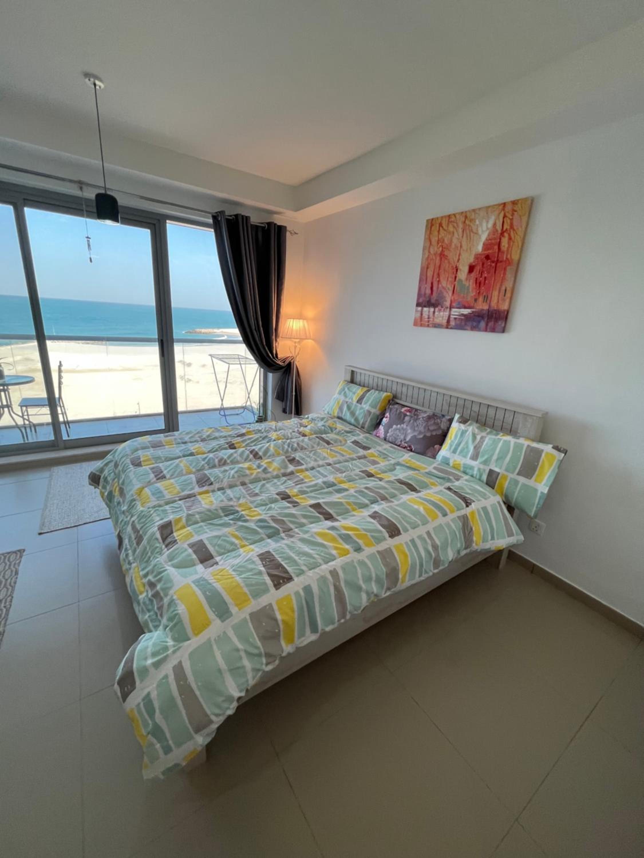 Incredible Ocean View Studio Aprtment in Al Marjan Island